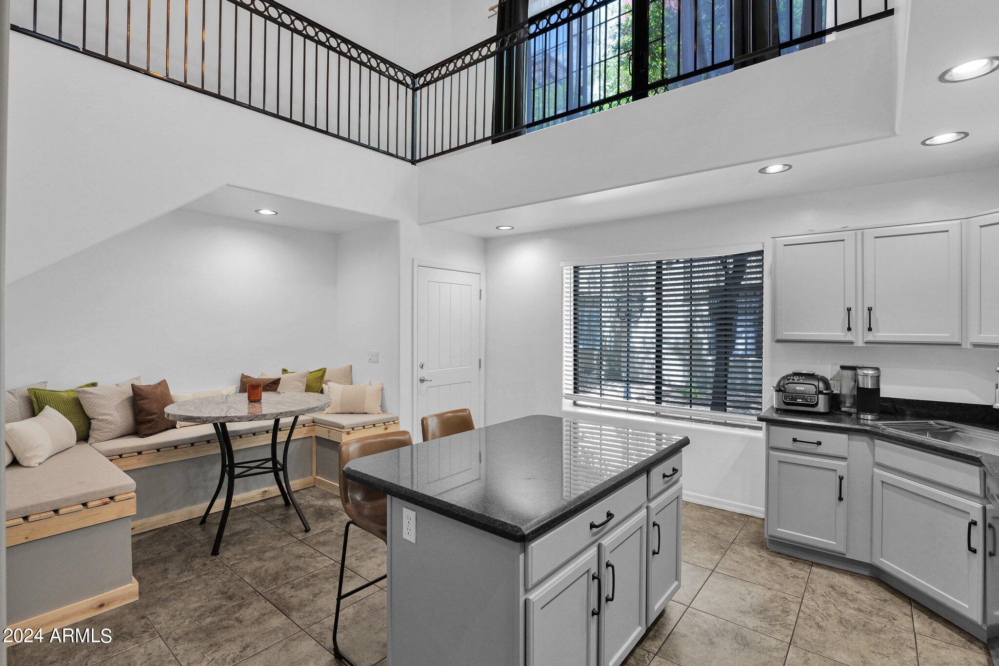 3432 E LANCE Lane