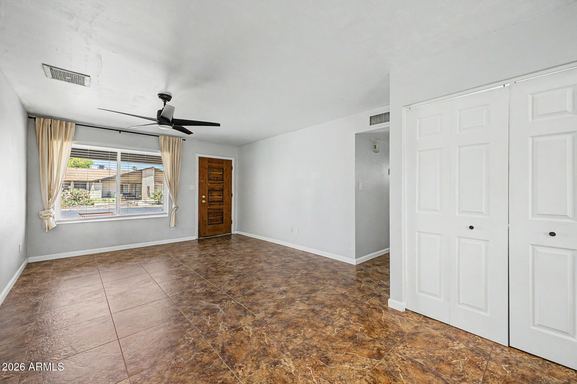 855 W LINDNER Avenue