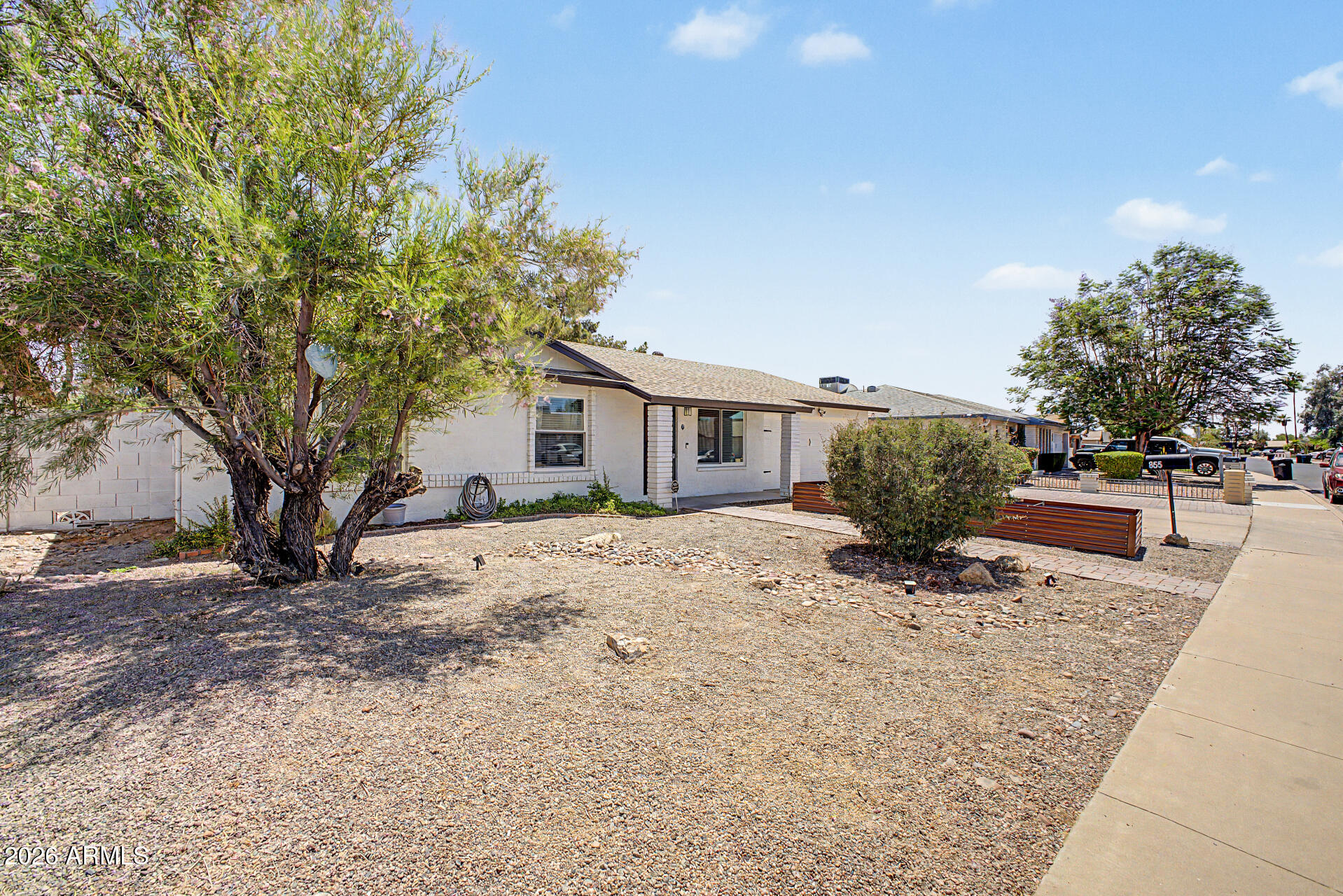 855 W LINDNER Avenue
