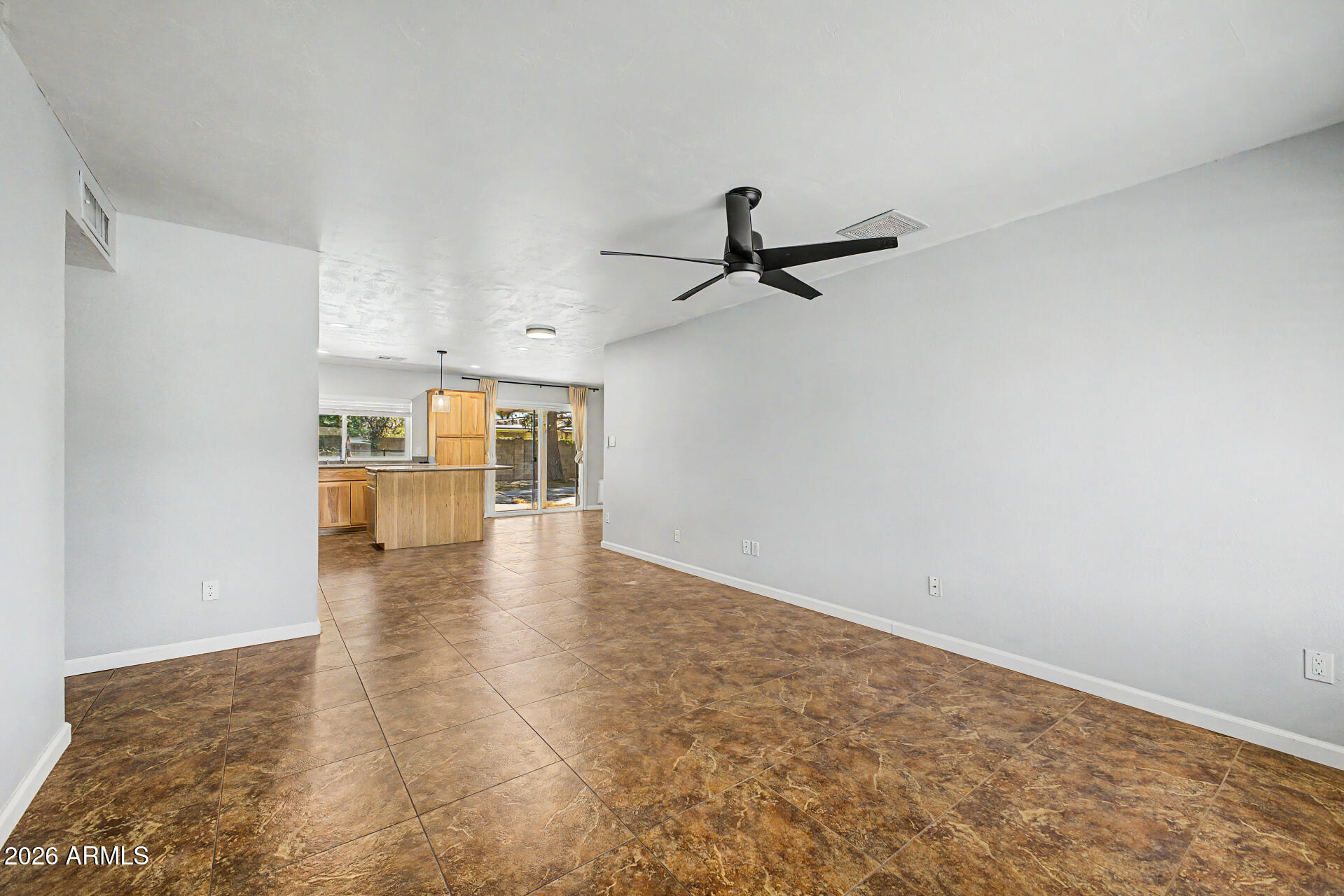 855 W LINDNER Avenue