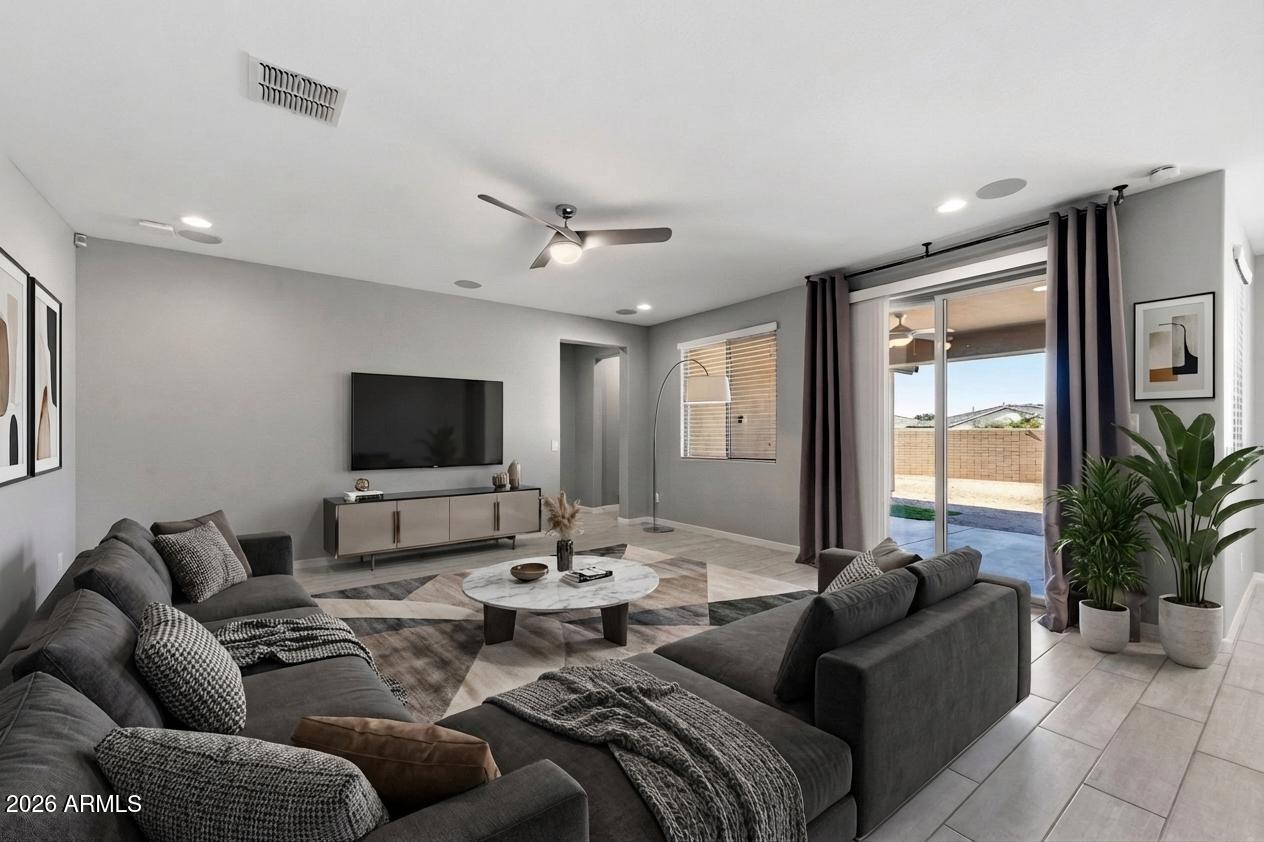 5706 S Winchester --