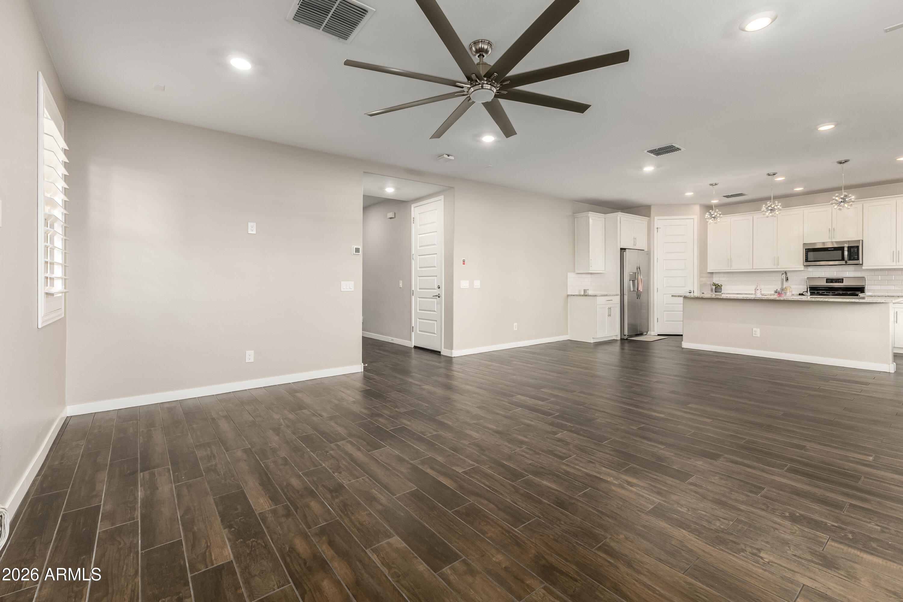 1100 E ARMSTRONG Way