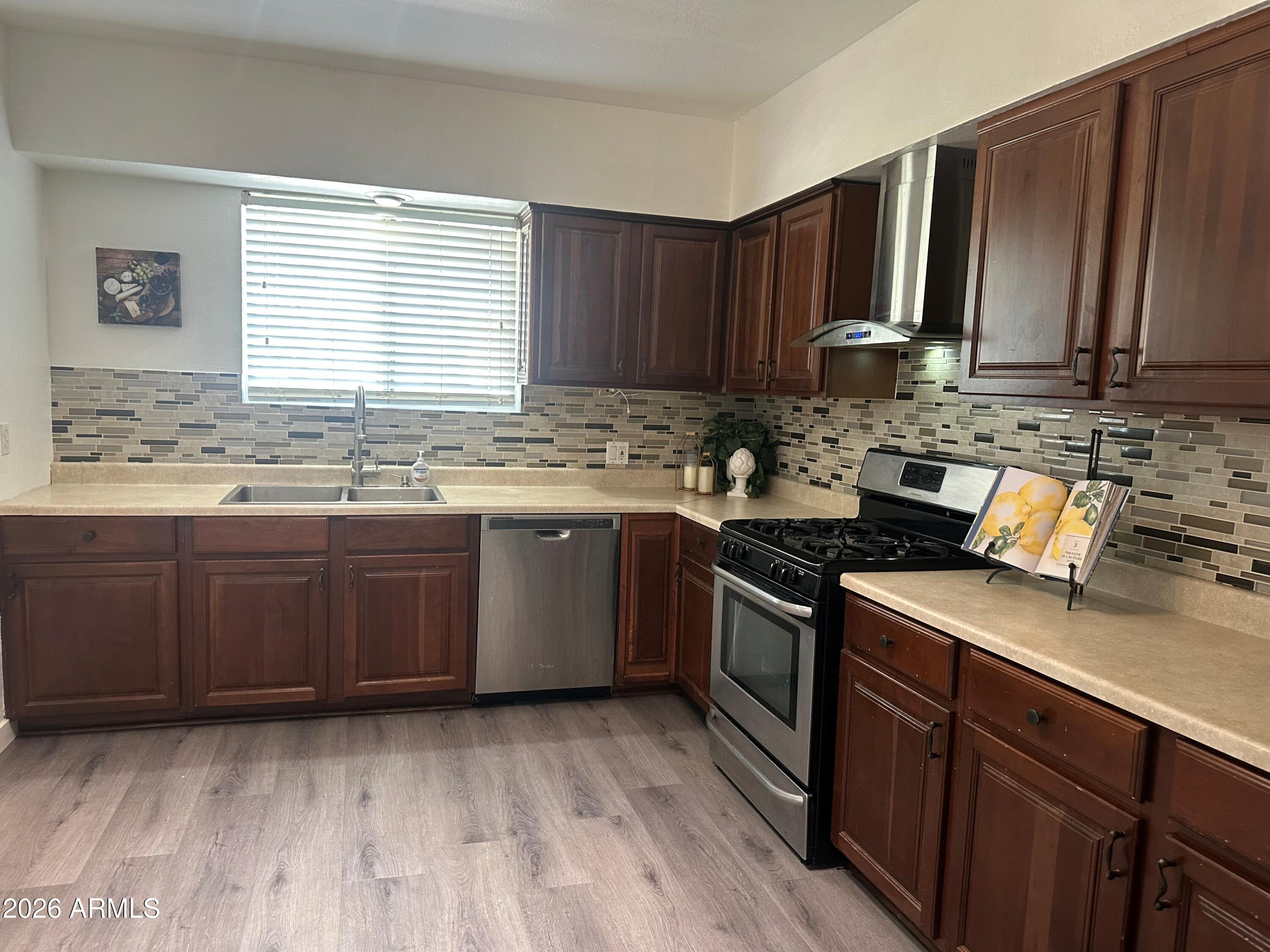 1111 E TURNEY Avenue 18