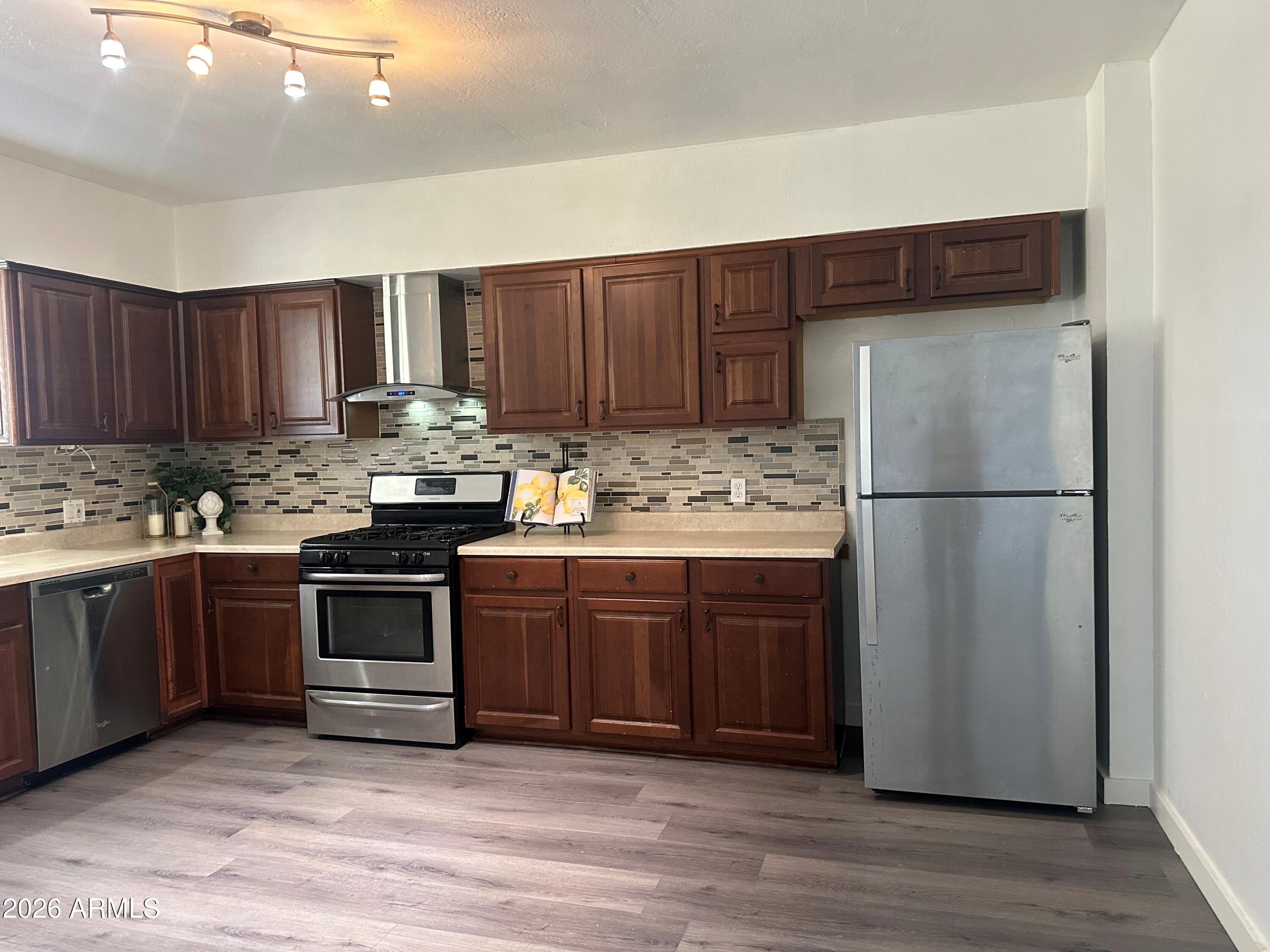 1111 E TURNEY Avenue 18