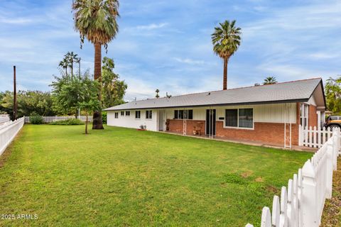 Photo of 328 E Bethany Home Road, Phoenix, AZ 85012 (MLS # 6934815)