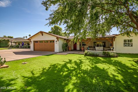 Photo of 4037 E Minnezona Avenue, Phoenix, AZ 85018 (MLS # 6941299)