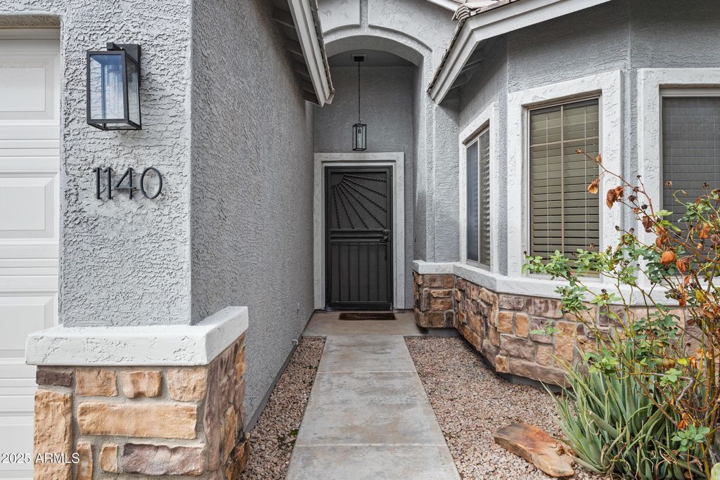 Photo of 1140 S Rockwell Street, Gilbert, AZ 85296 (MLS # 6934757)
