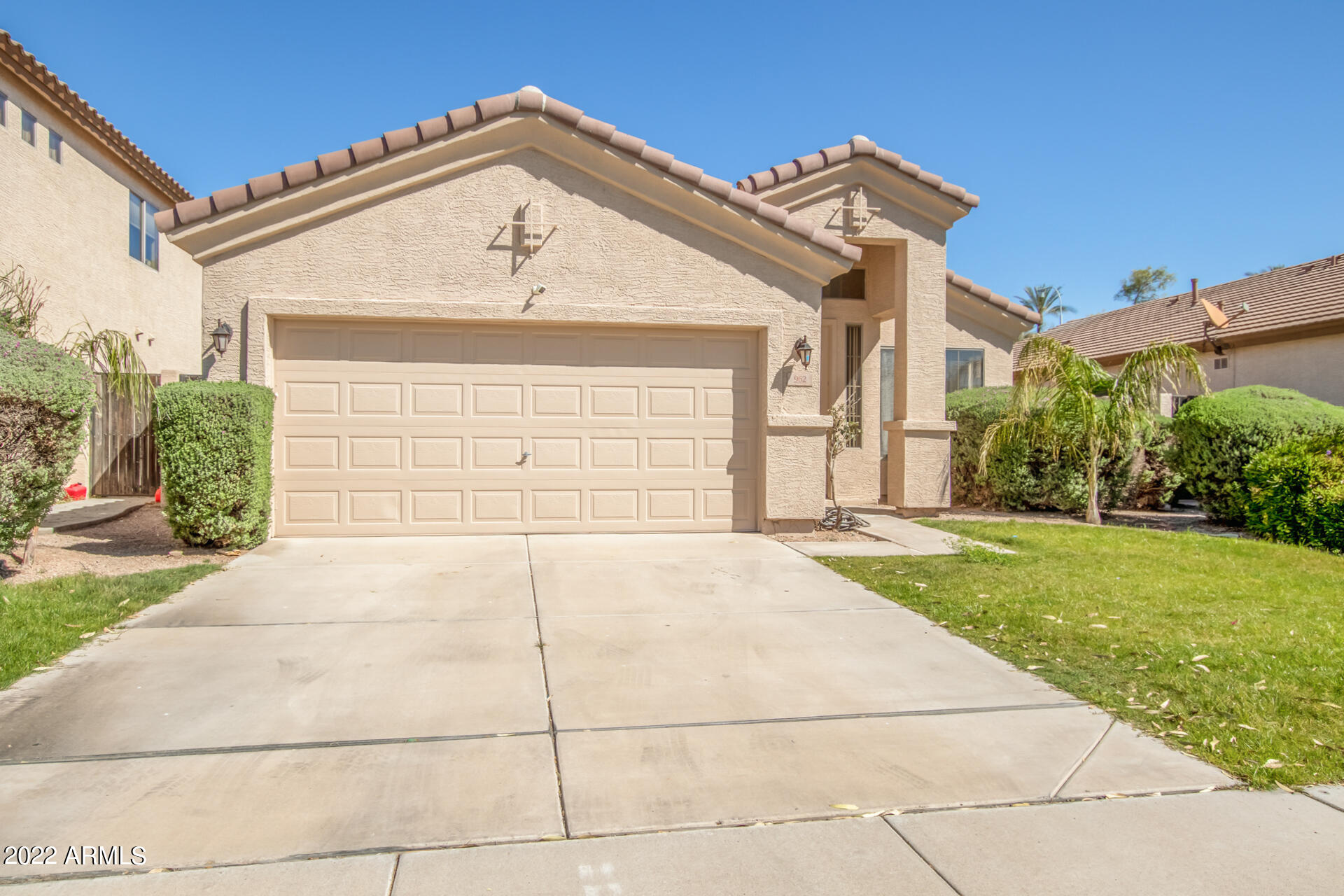 962 W Desert Broom Court