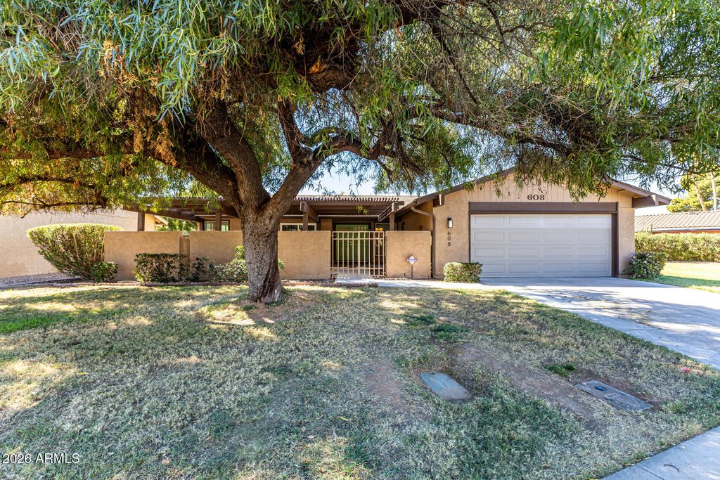 Photo of 608 S Leisure World Drive, Mesa, AZ 85206 (MLS # 6999591)