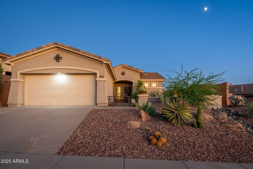 Photo of 41921 N Crooked Stick Road, Anthem, AZ 85086 (MLS # 6928304)