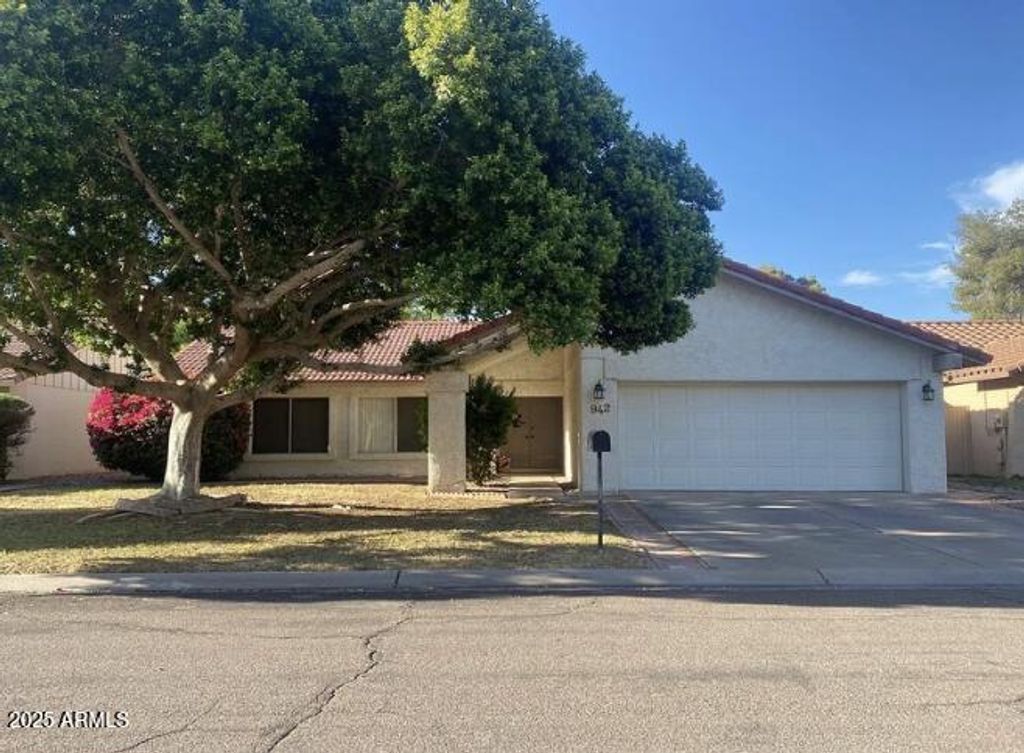 Photo of 942 E Driftwood Drive, Tempe, AZ 85283 (MLS # 6946542)