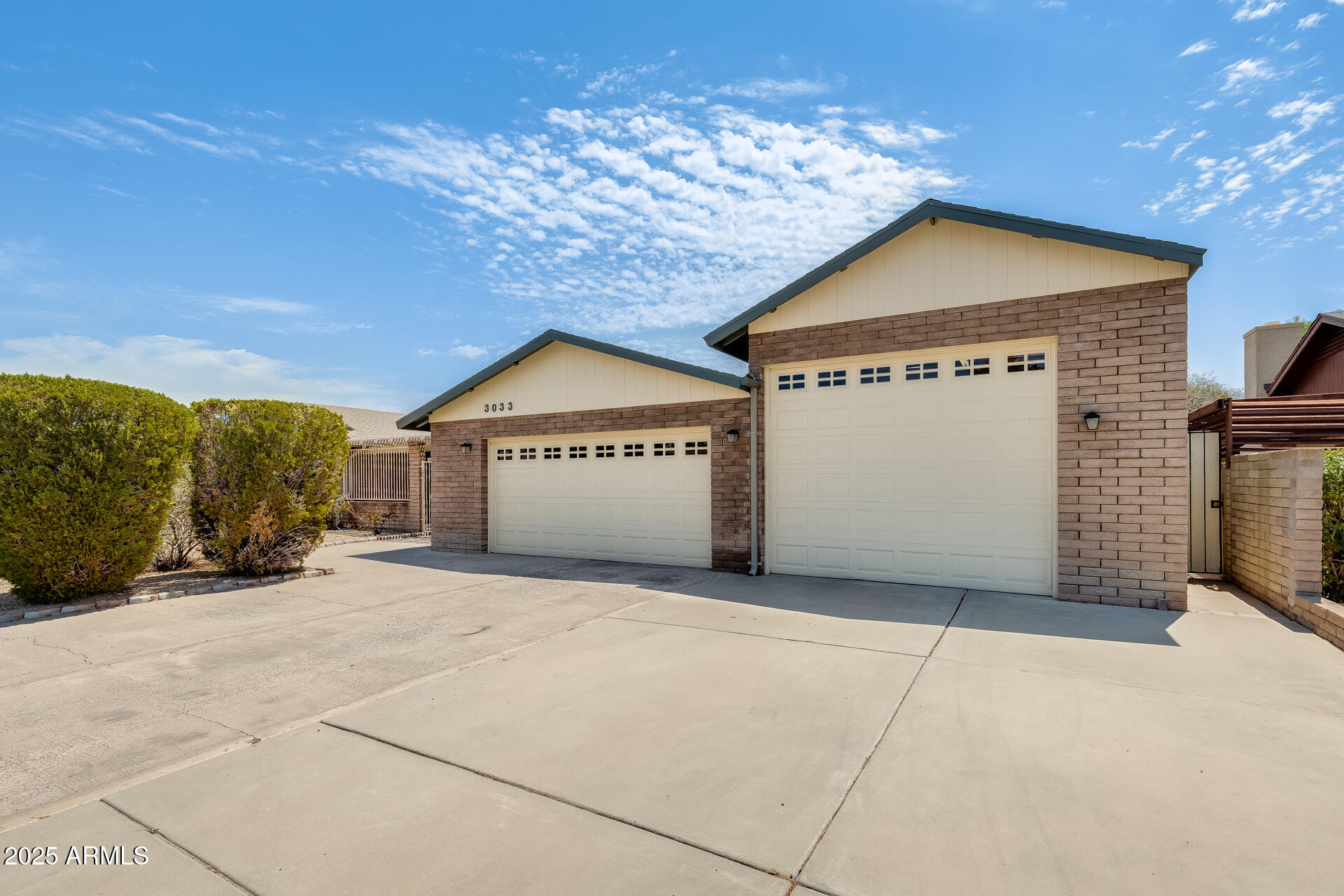 3033 W TOPEKA Drive