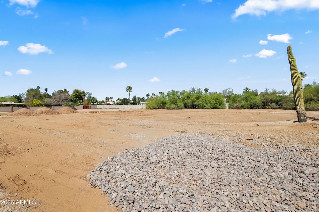 Photo of 8426 E Paradise Drive #7, Scottsdale, AZ 85260 (MLS # 6996658)