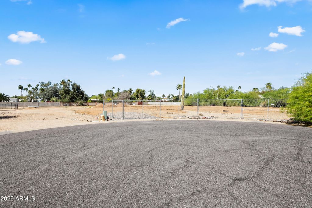 Photo of 8426 E Paradise Drive #7, Scottsdale, AZ 85260 (MLS # 6996658)