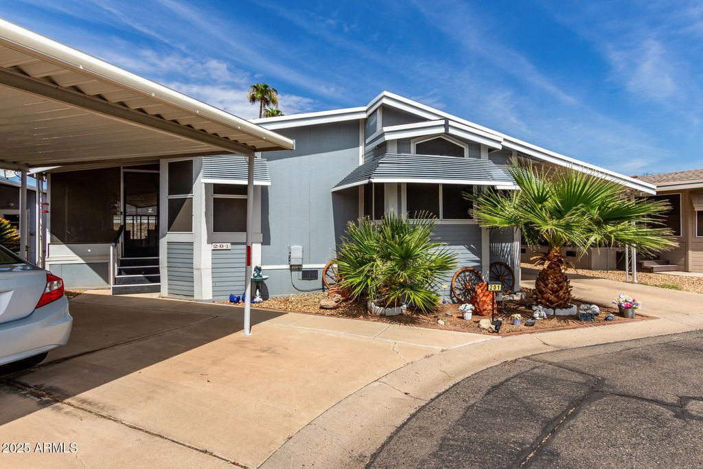 Photo of 6960 W Peoria Avenue #201, Peoria, AZ 85345 (MLS # 6921748)