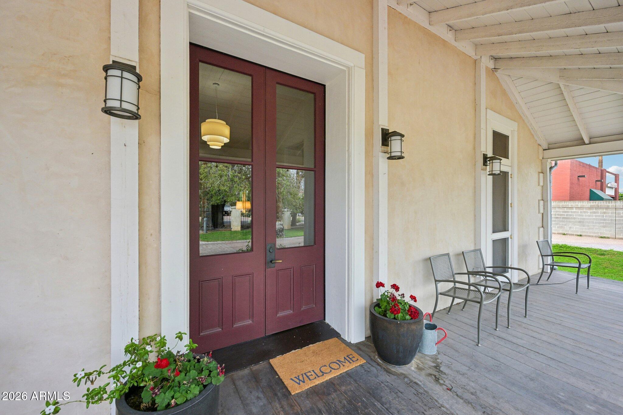 820 S FARMER Avenue