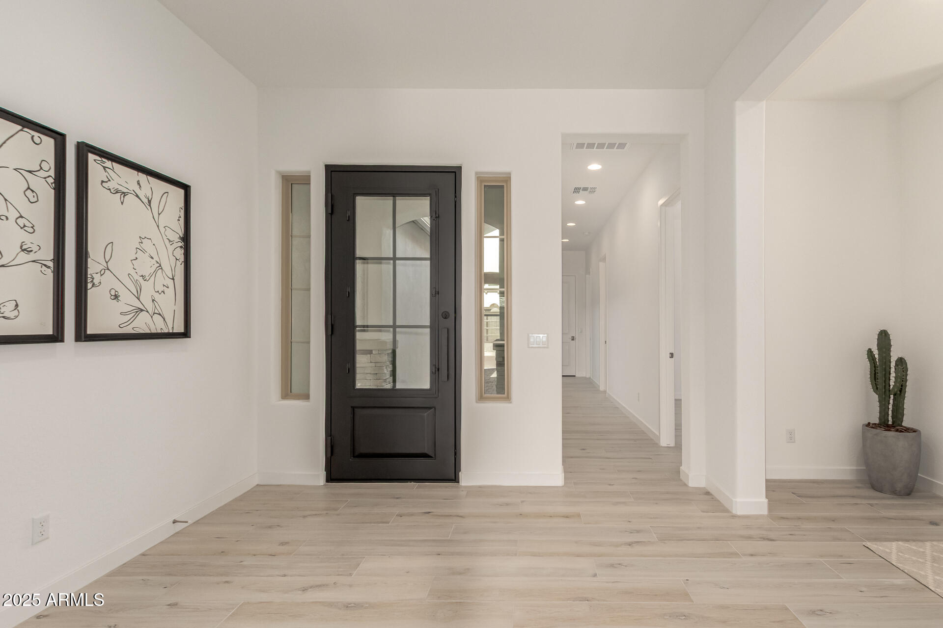 2517 E PRESIDIO Street