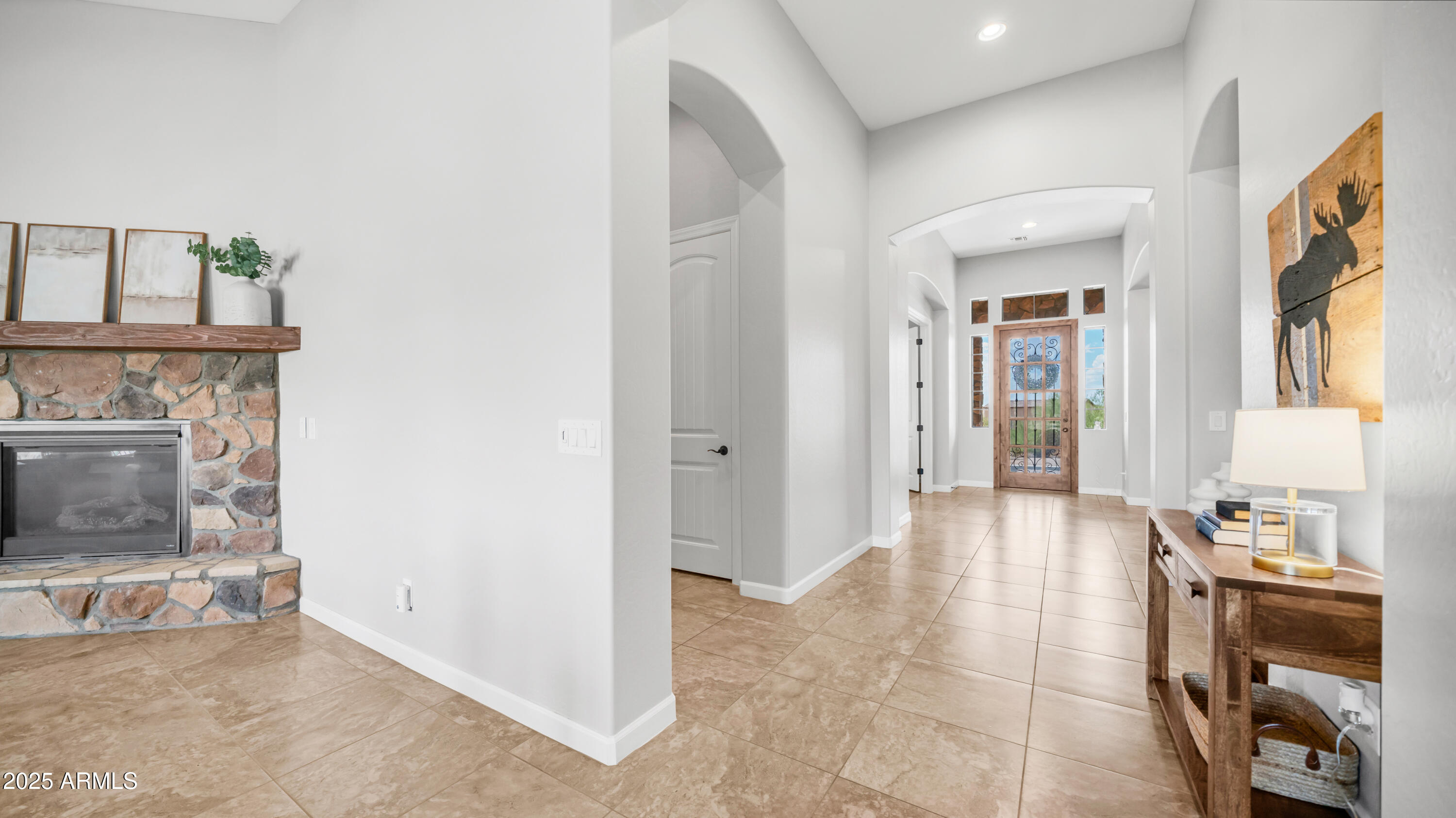 2255 N HILLRIDGE --