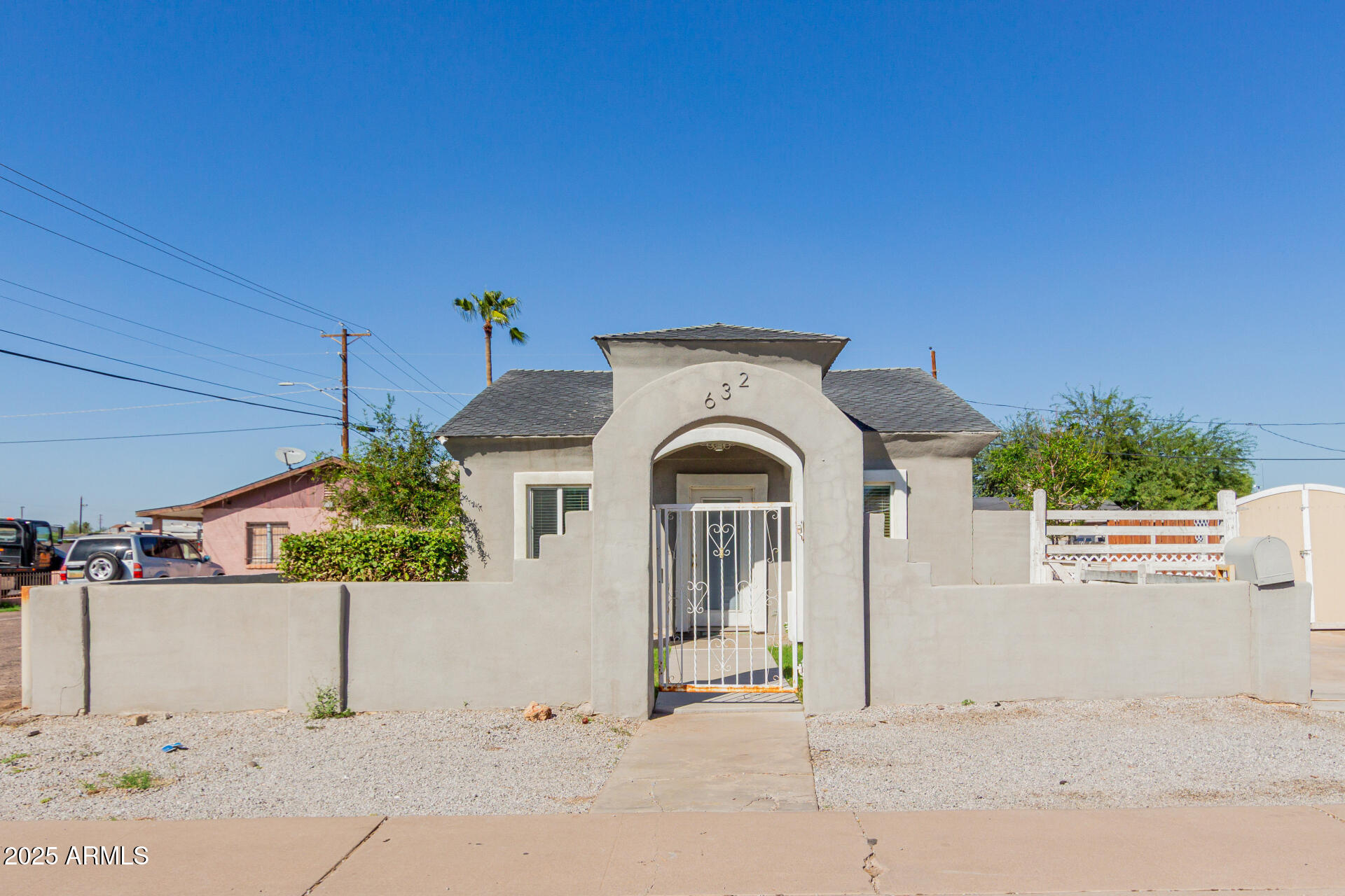 632 W JONES Avenue