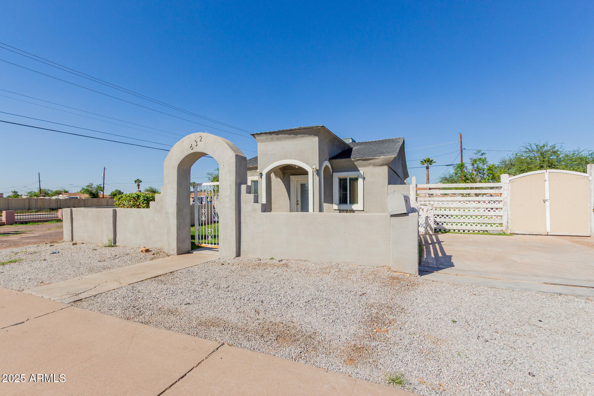 632 W JONES Avenue