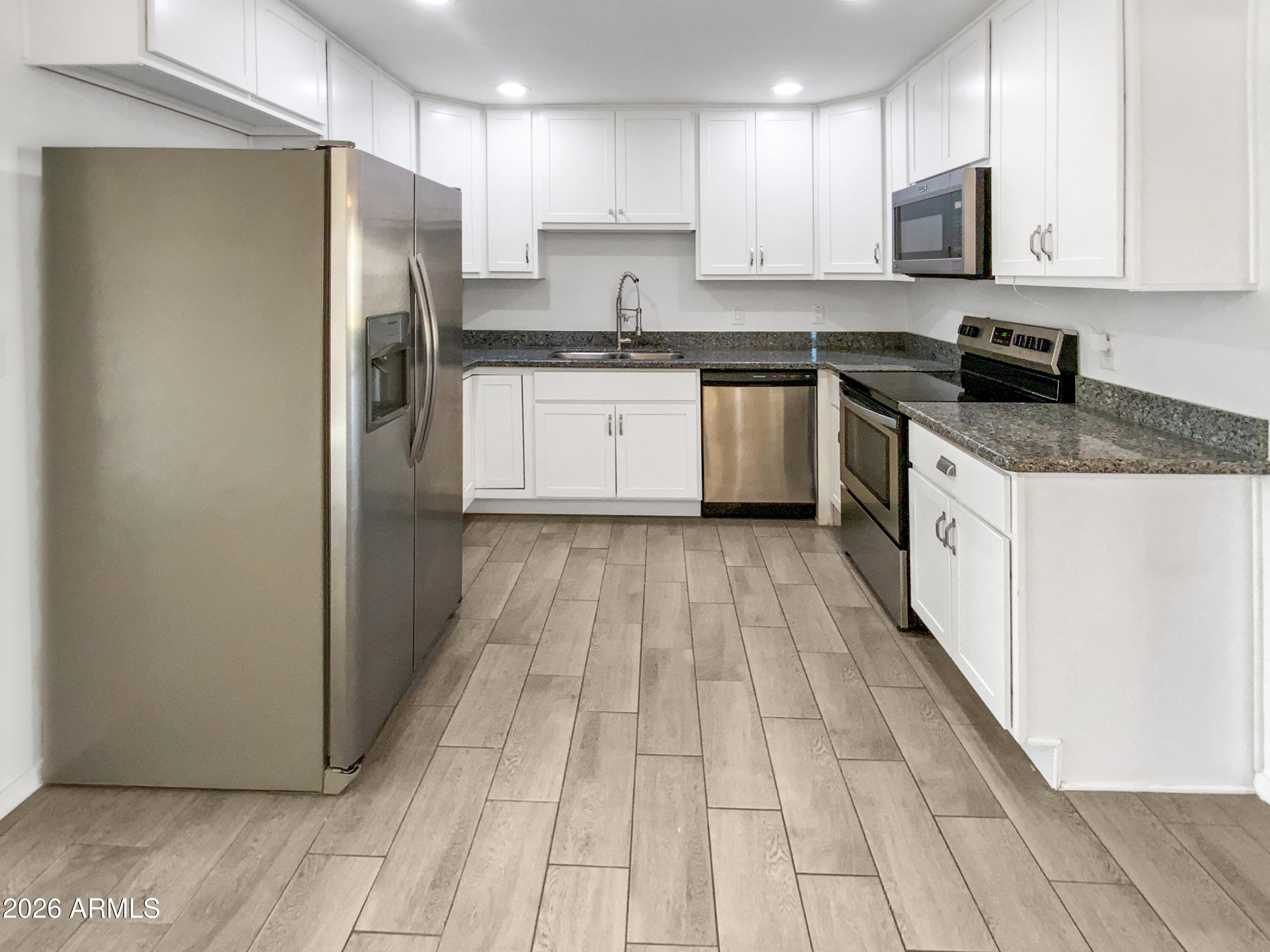 9206 W MESCAL Street