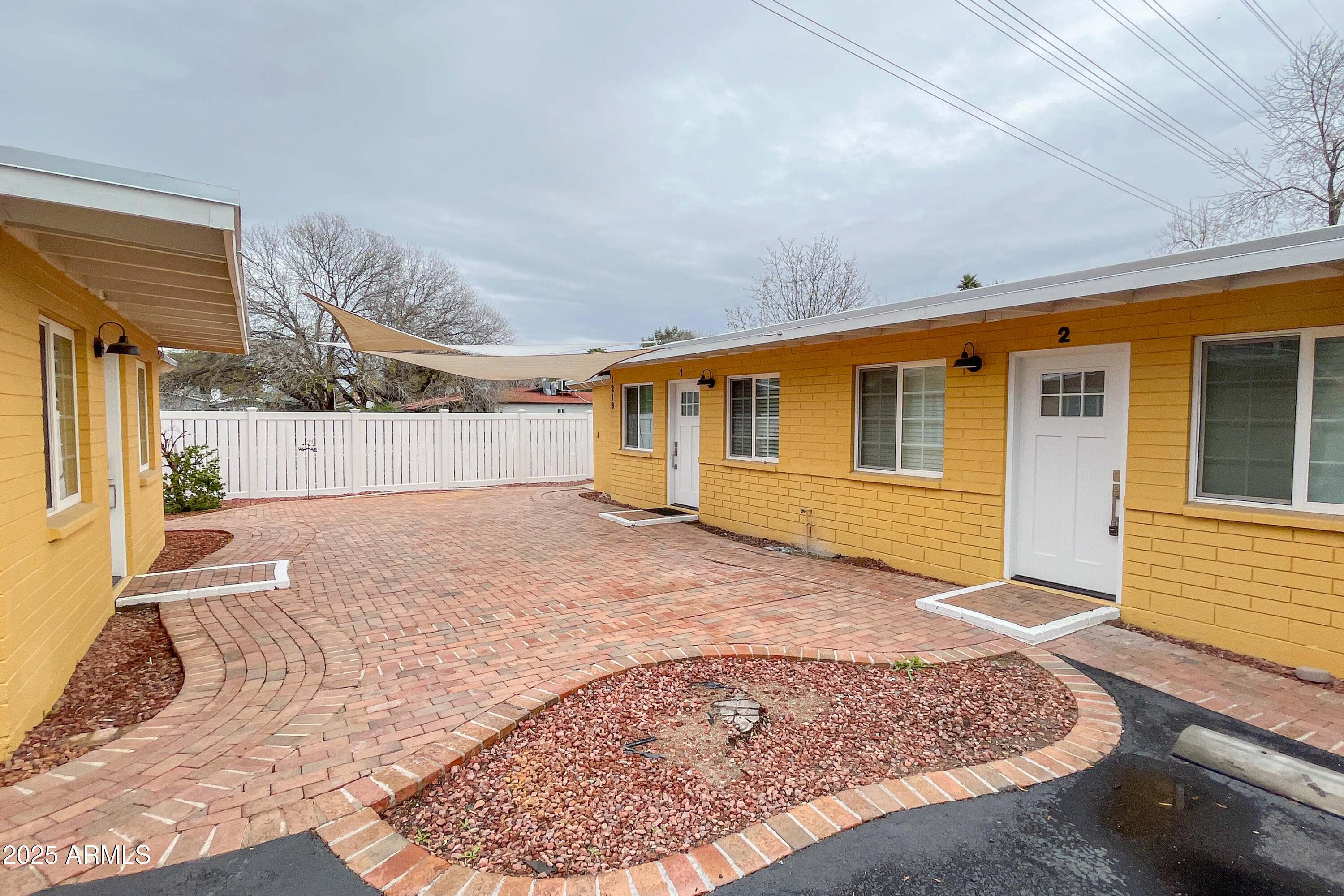 1219 S FARMER Avenue 2