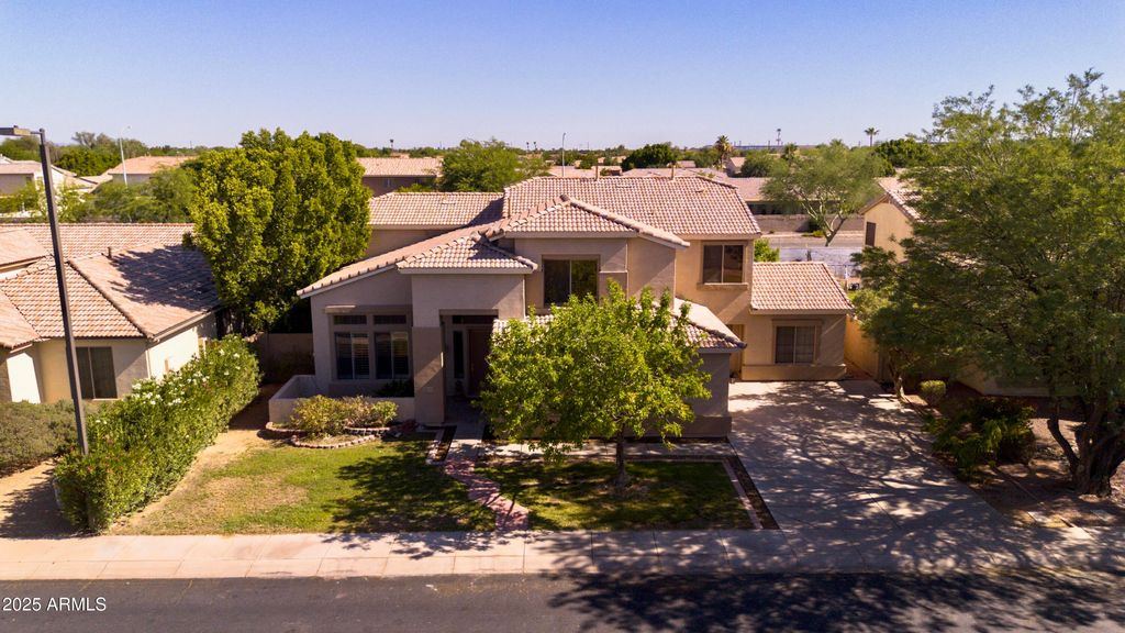 Photo of 2109 W Wildhorse Drive, Chandler, AZ 85286 (MLS # 6928064)
