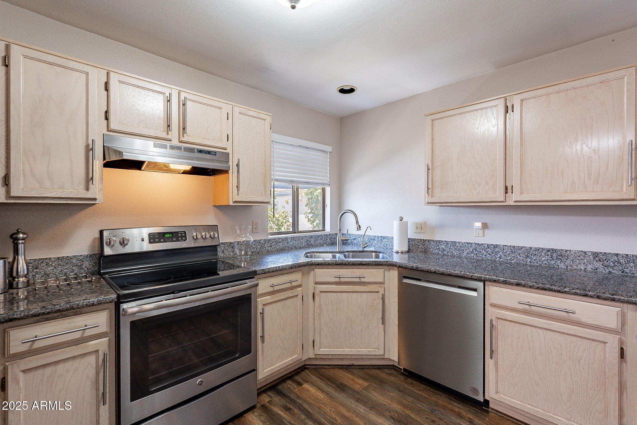 220 N 22nd Place 2097