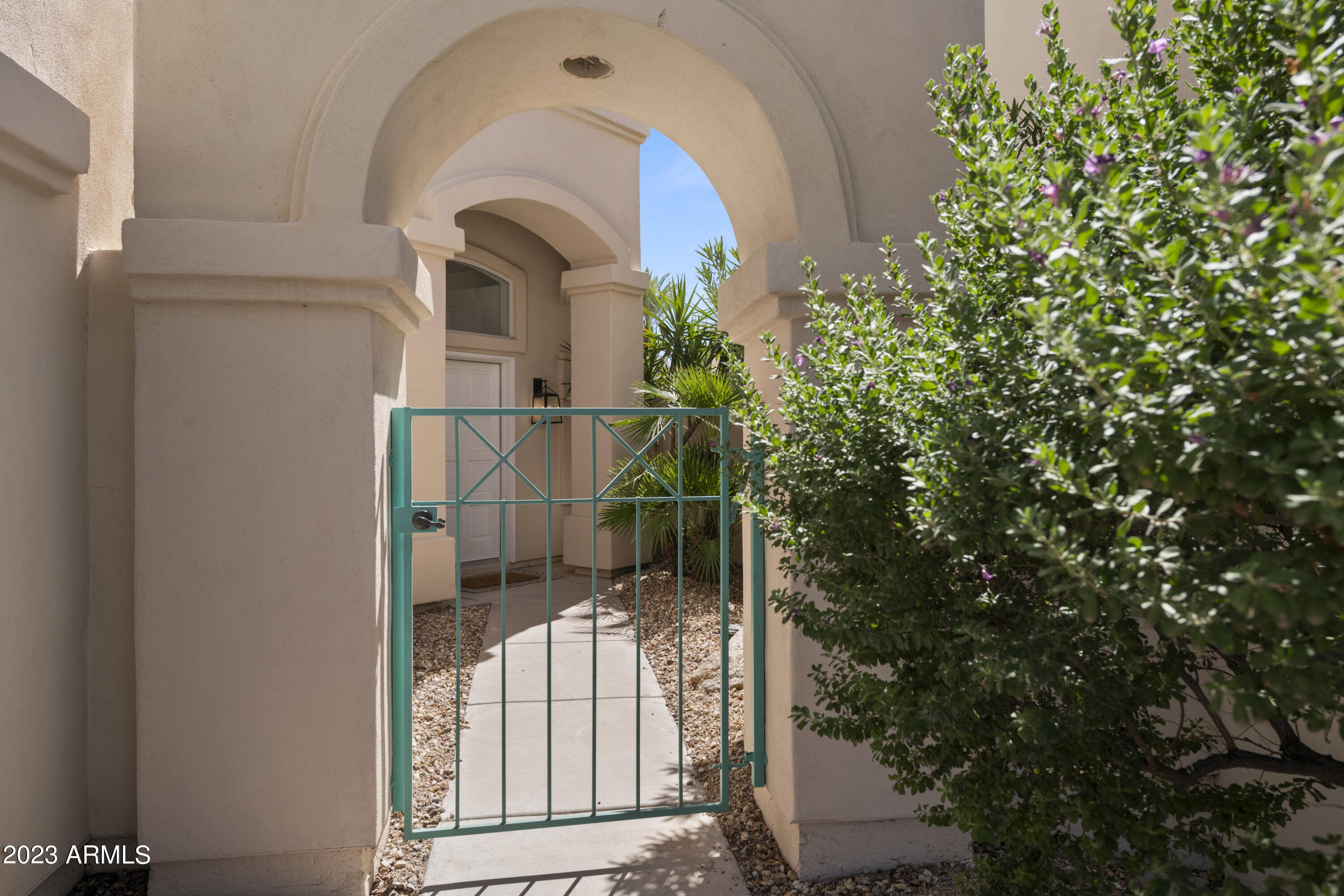 1143 E AMBERWOOD Drive