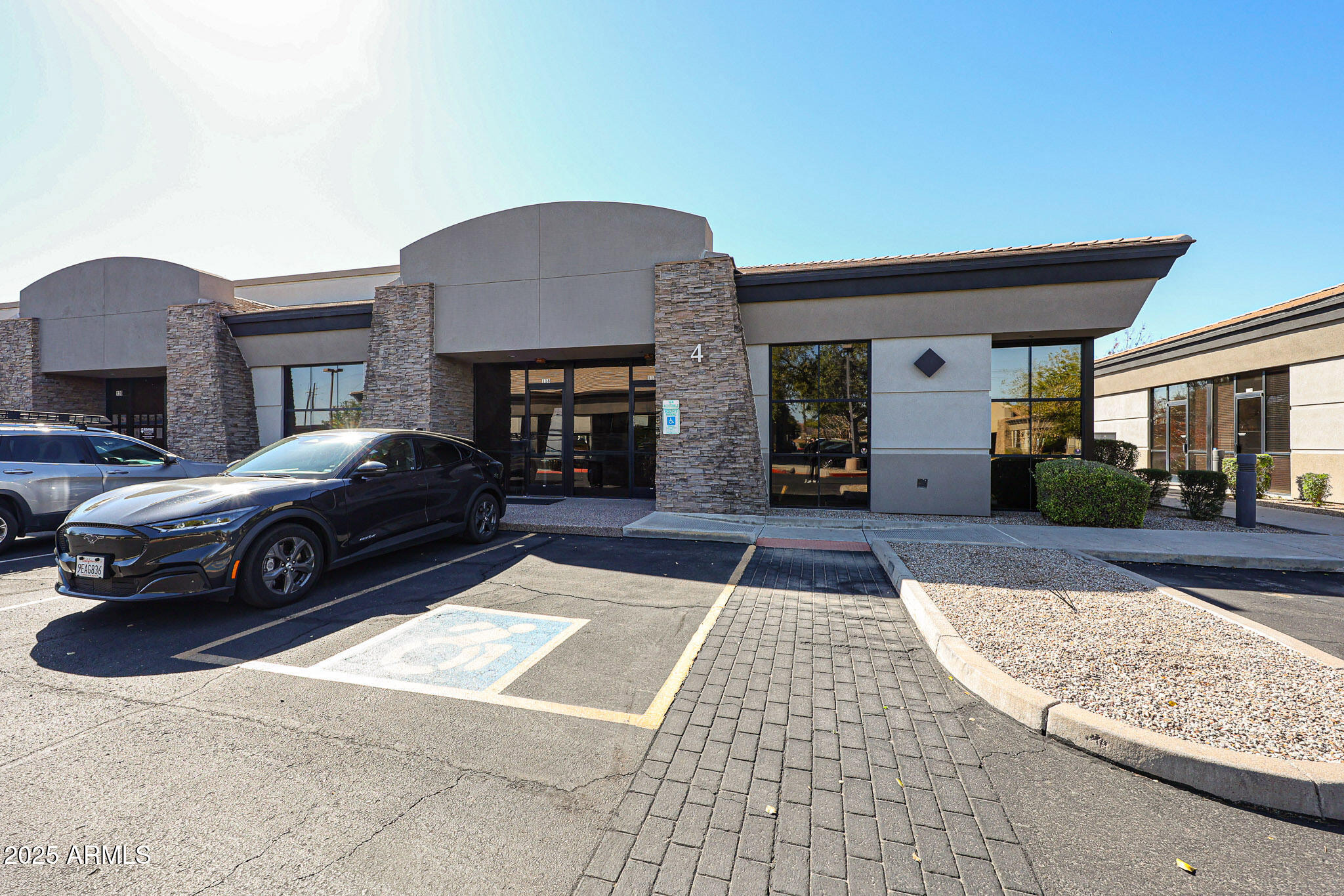 633 E RAY Road 118