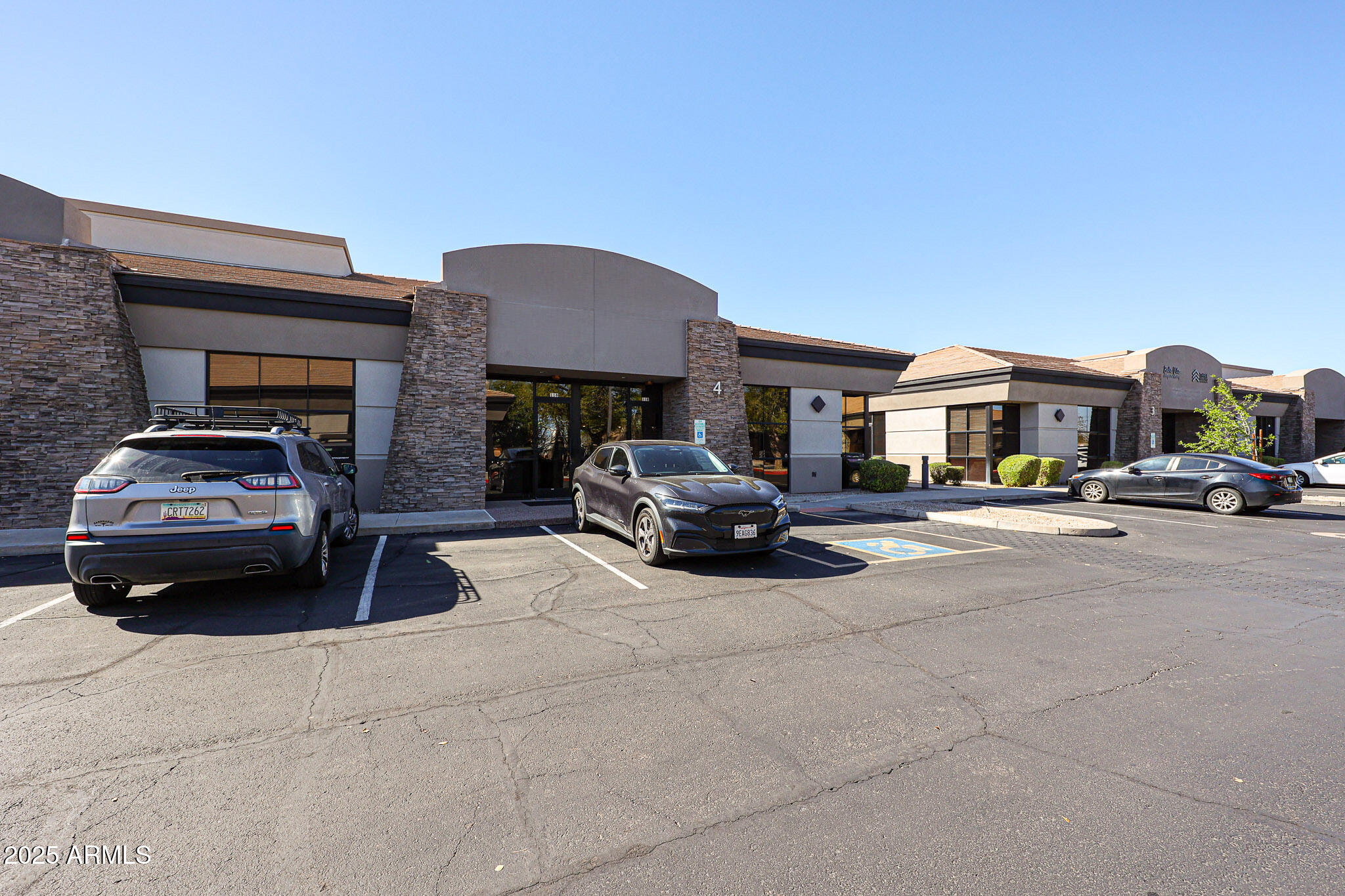 633 E RAY Road 118