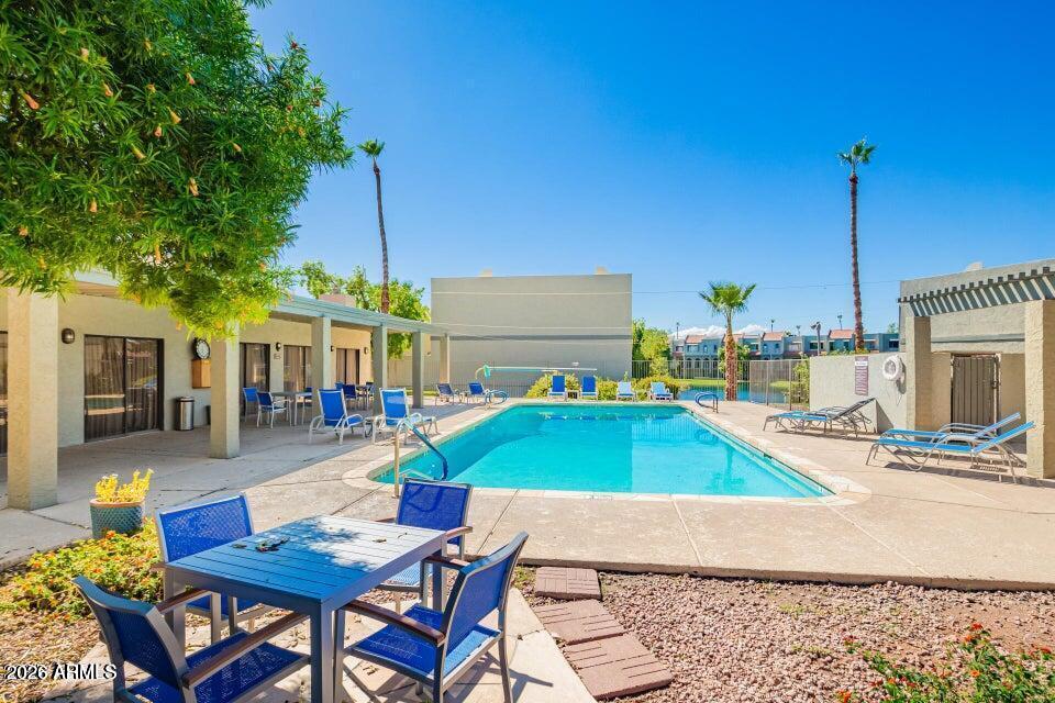 2524 S EL PARADISO -- 120