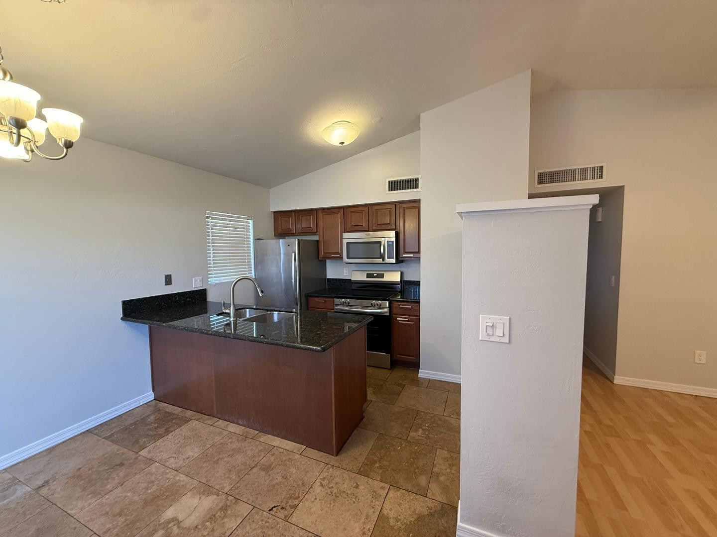 2527 S MAPLE Avenue 102