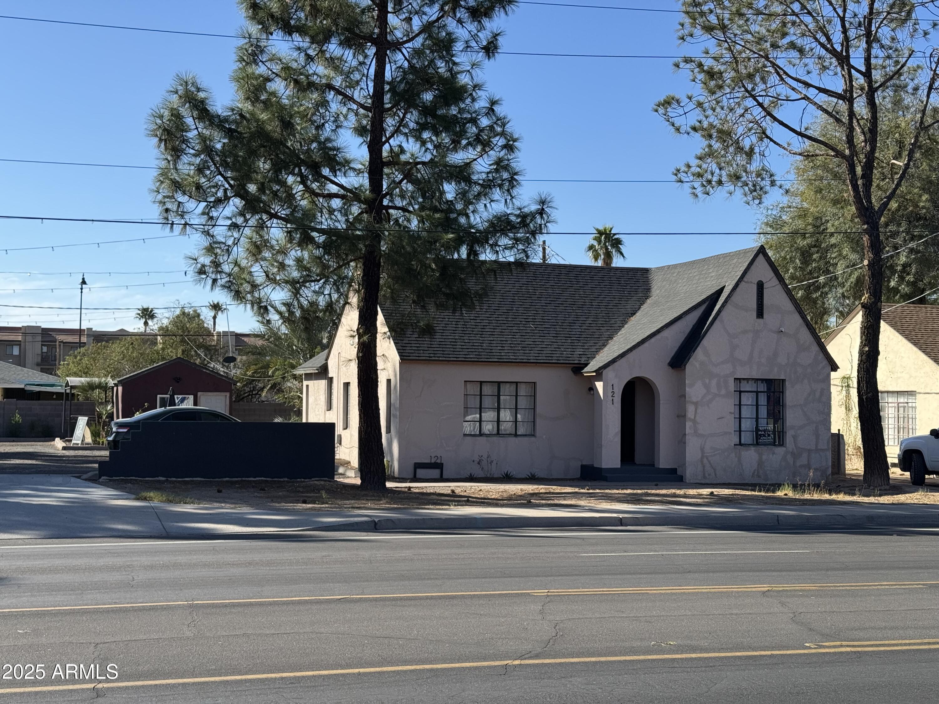 109 W UNIVERSITY Drive