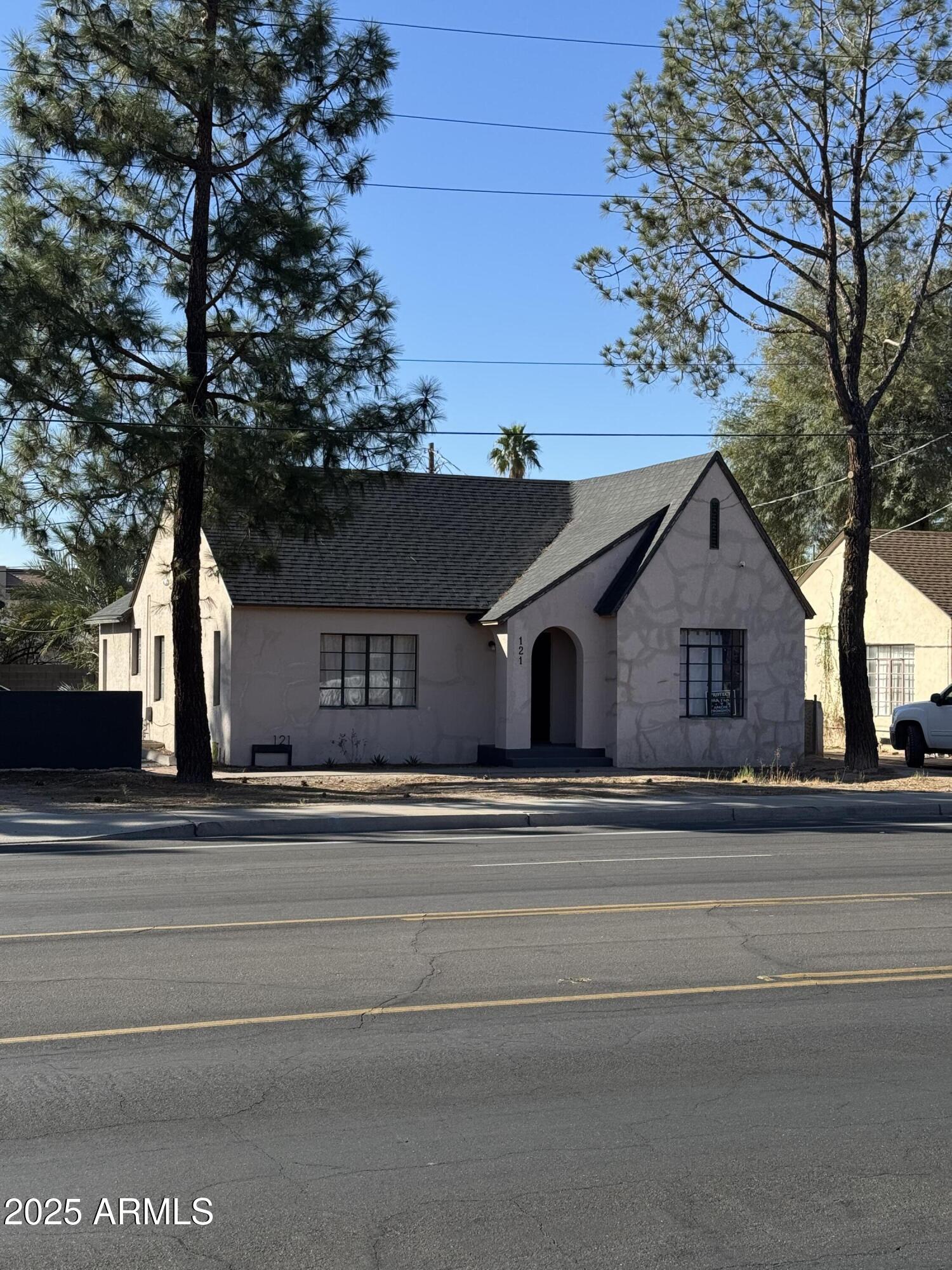 109 W UNIVERSITY Drive