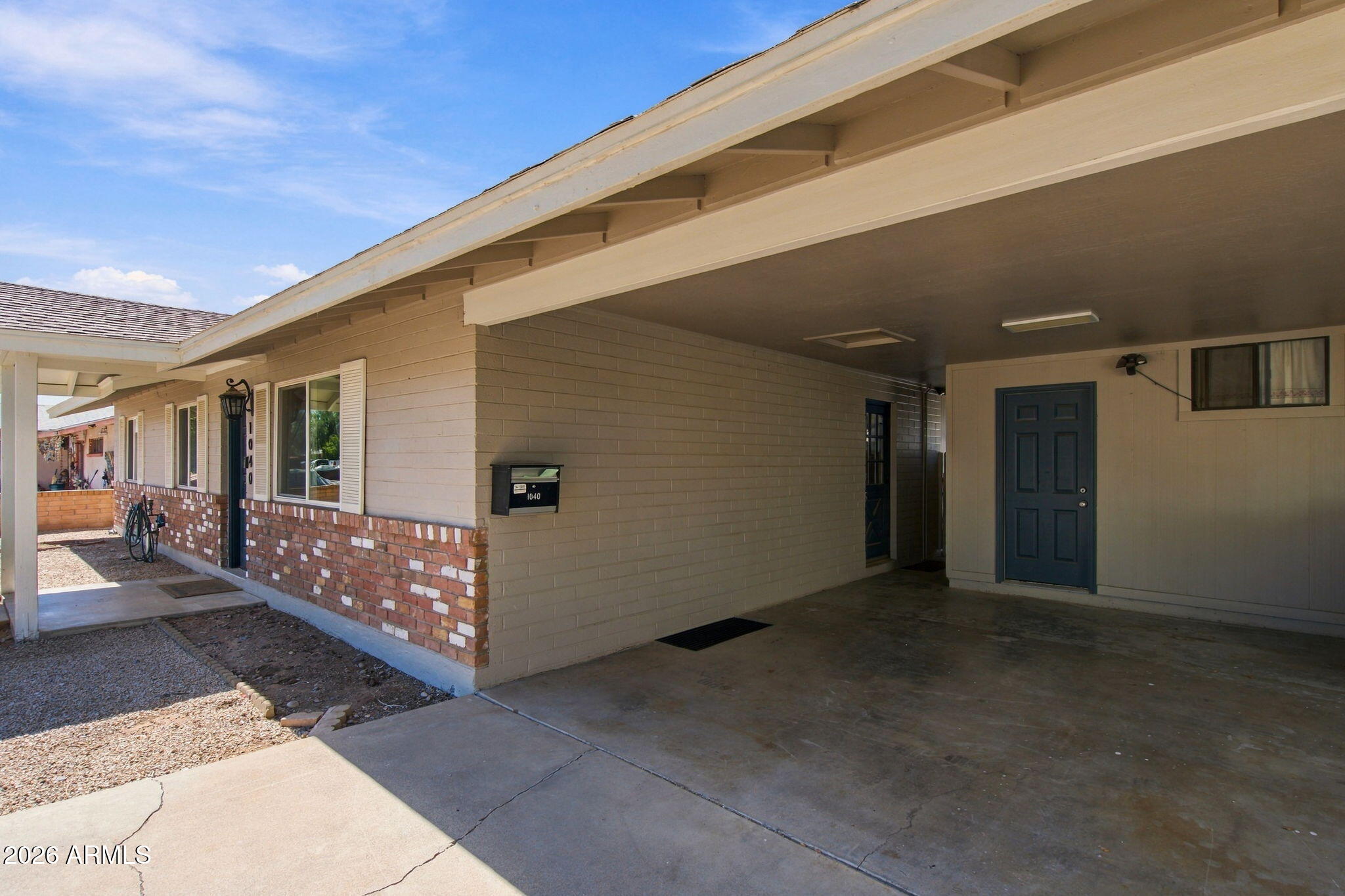1040 S GRAND --