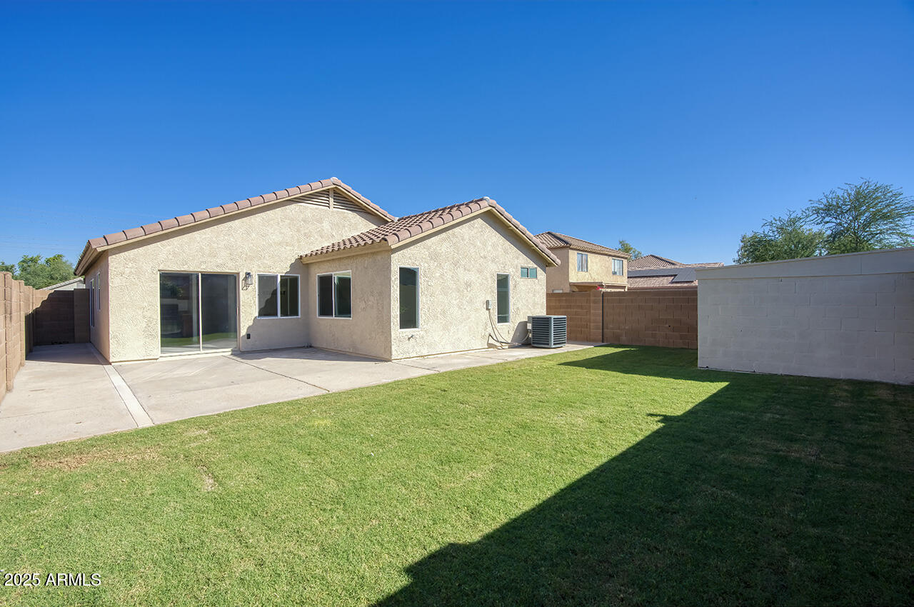 6403 W WINSLOW Avenue