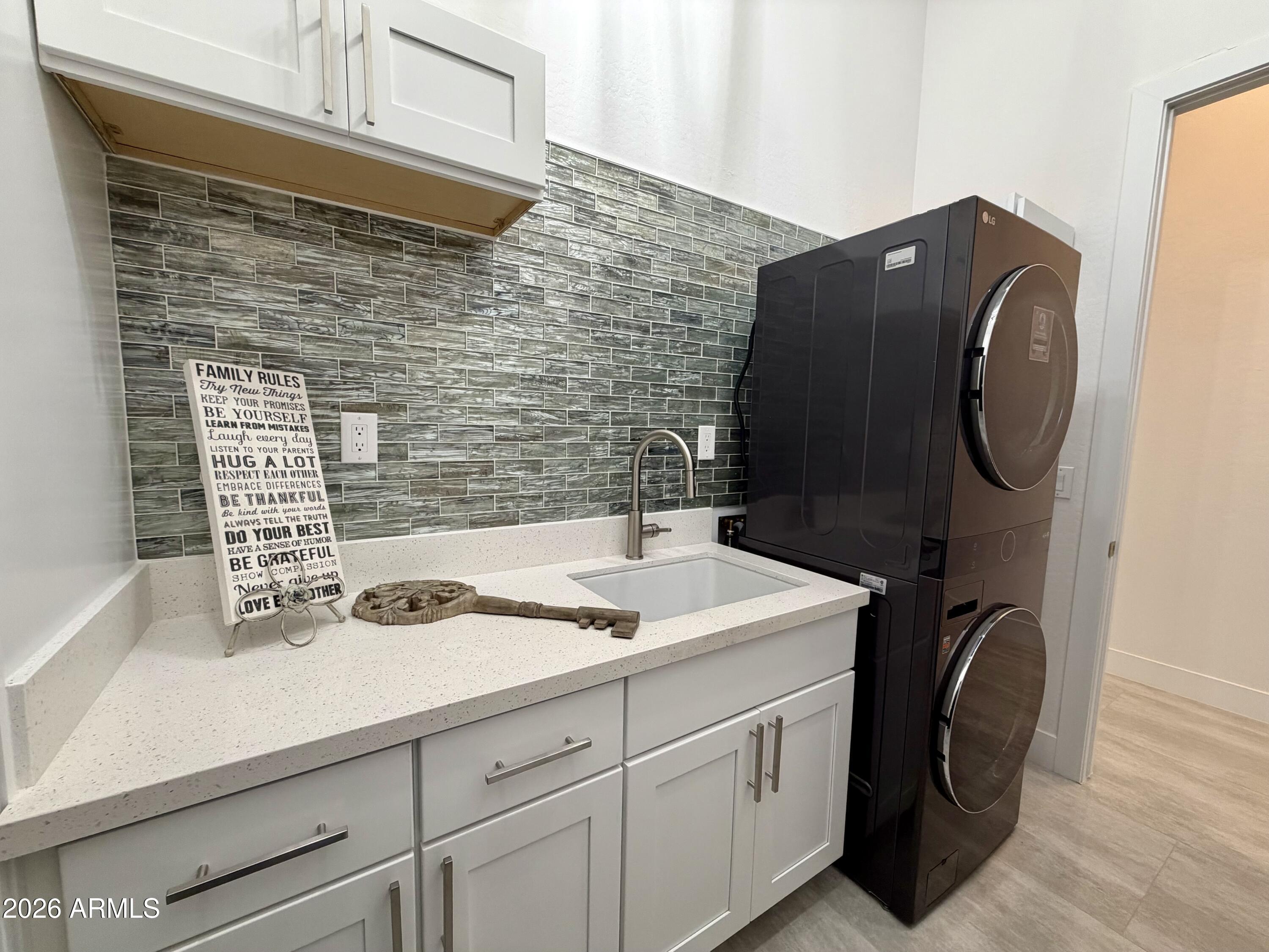 ANTHEM UNIT 24 - Residential