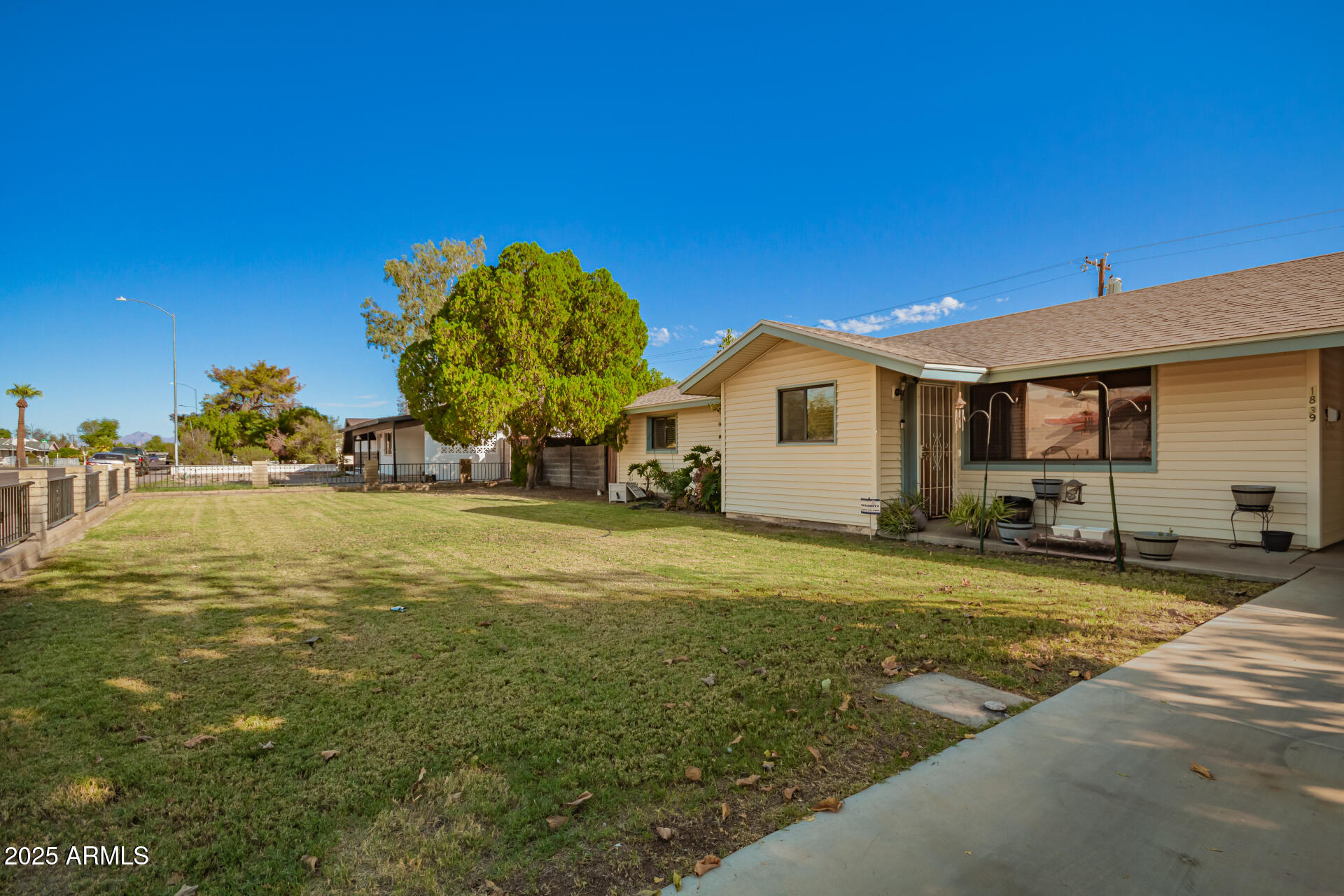 1839 E DANA Avenue