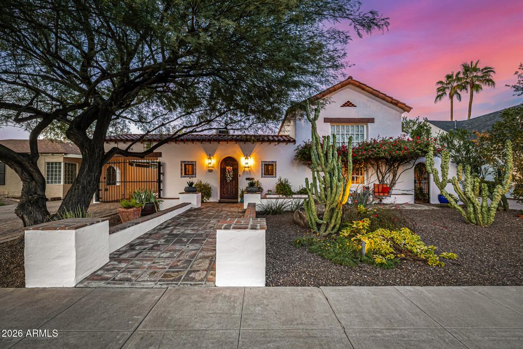 Photo of 326 W Cypress Street, Phoenix, AZ 85003 (MLS # 6983425)