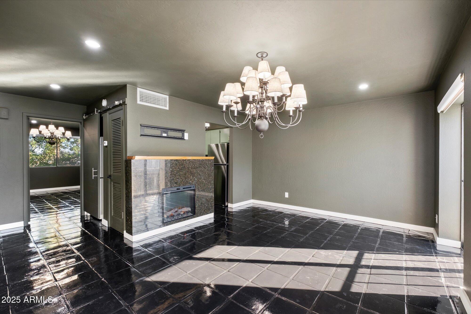 1018 E OSBORN Road E