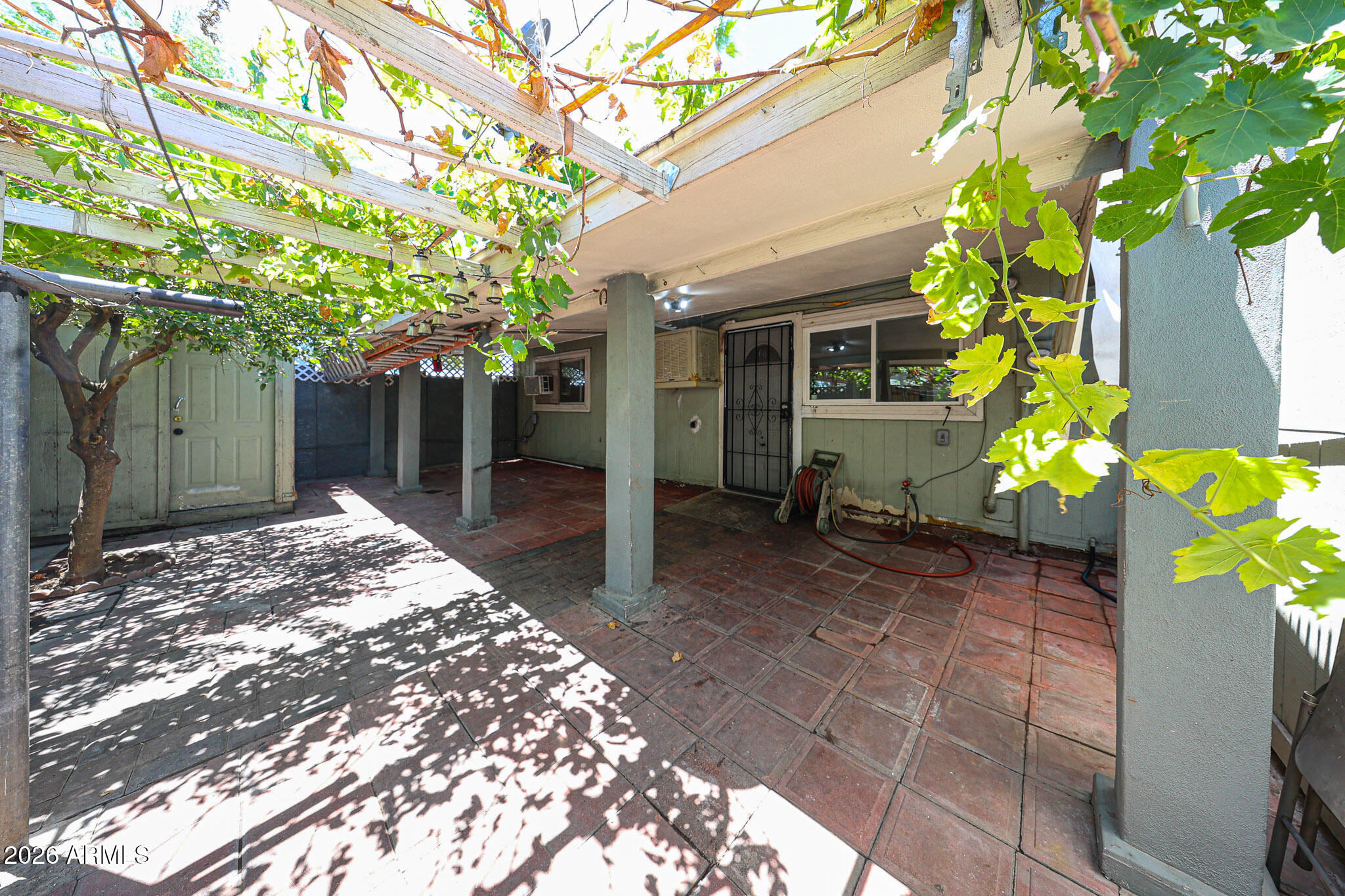 2646 W WOLF Street
