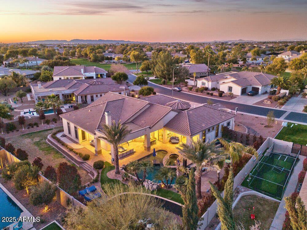 815 E COUNTY DOWN Drive