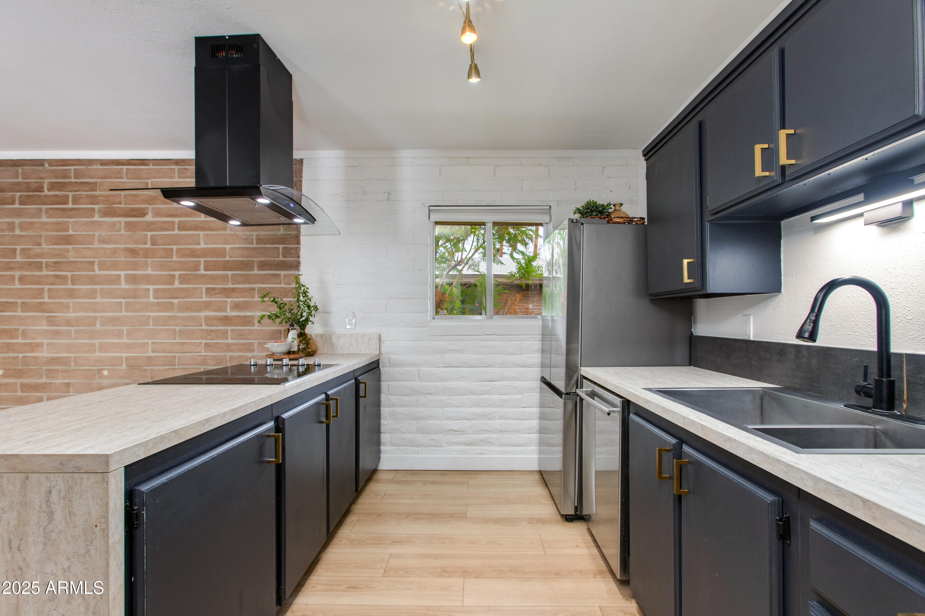 1901 E Missouri Avenue 219