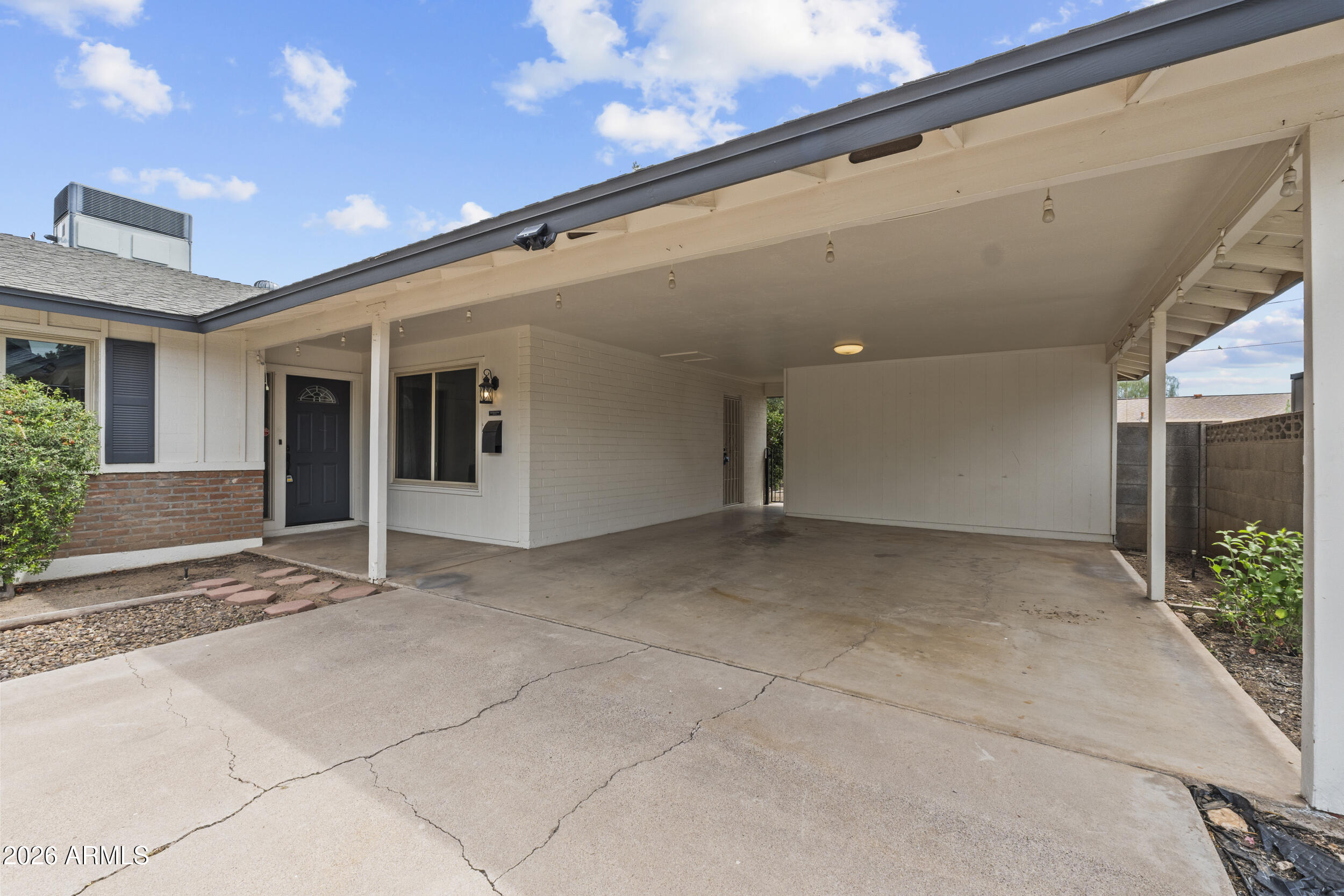 1229 E MANHATTON Drive