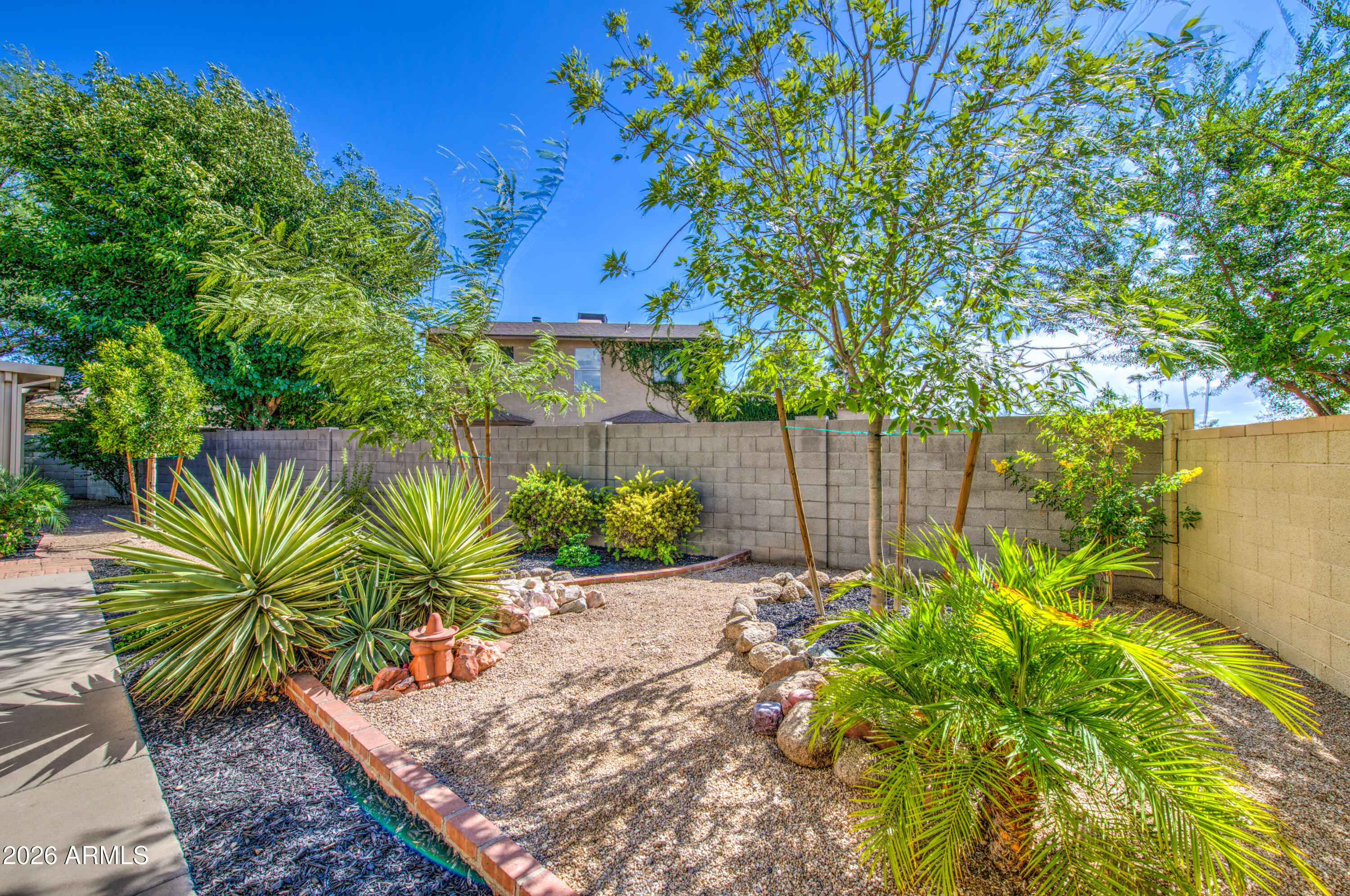 913 E WAHALLA Lane