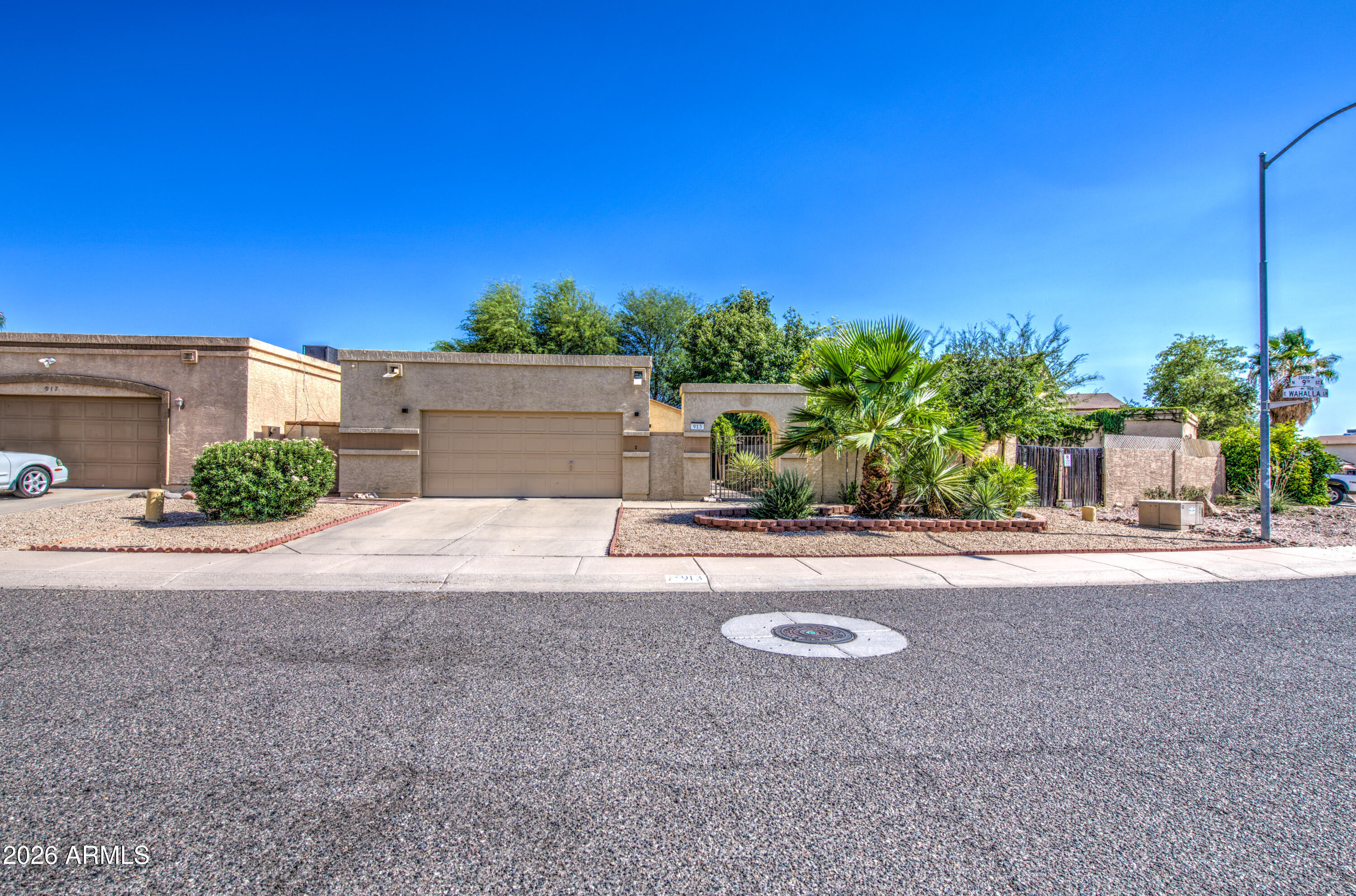 913 E WAHALLA Lane