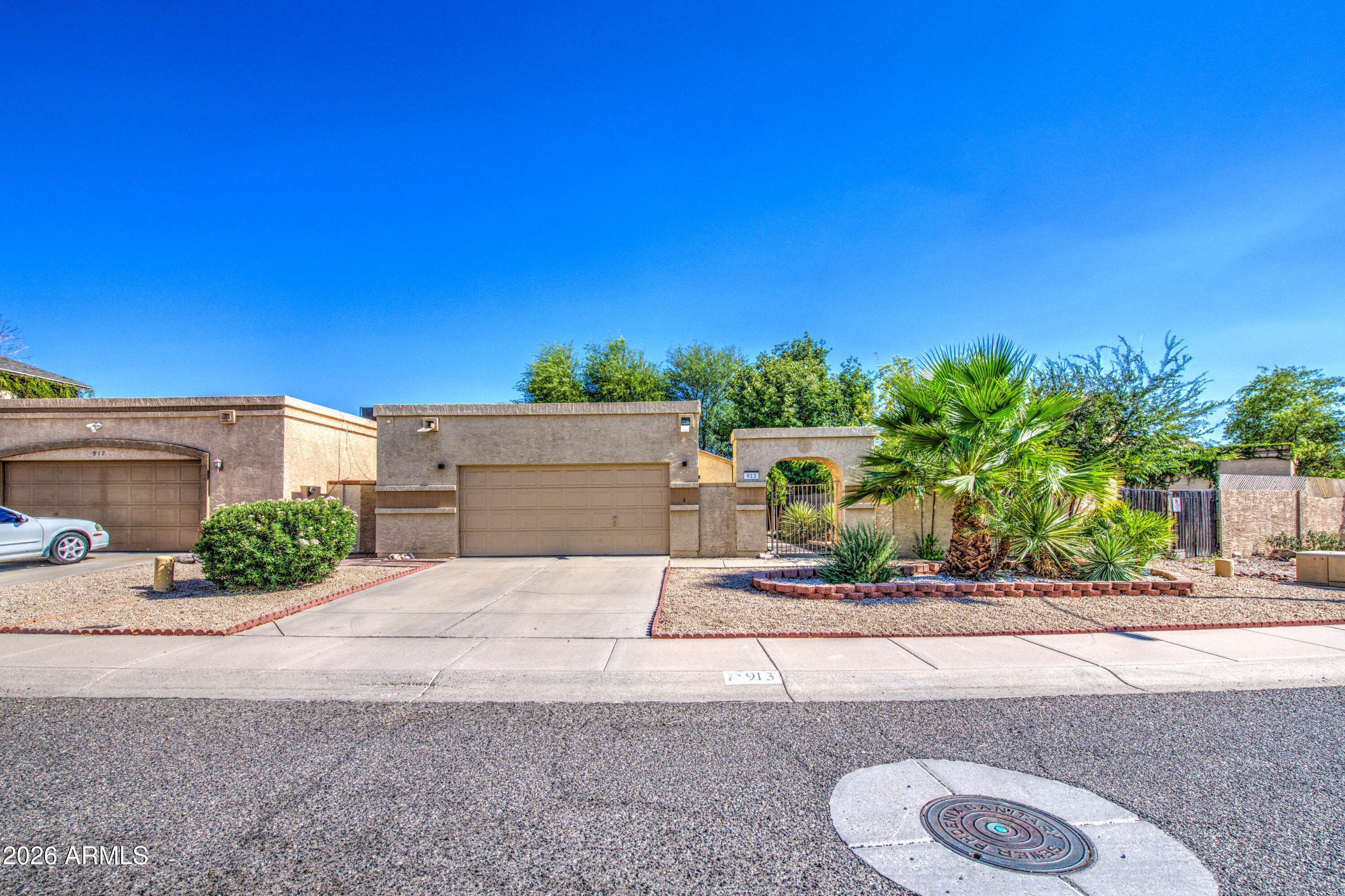 913 E WAHALLA Lane