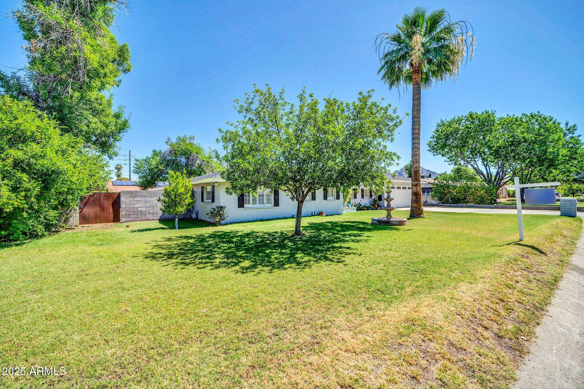 1208 E TUCKEY Lane