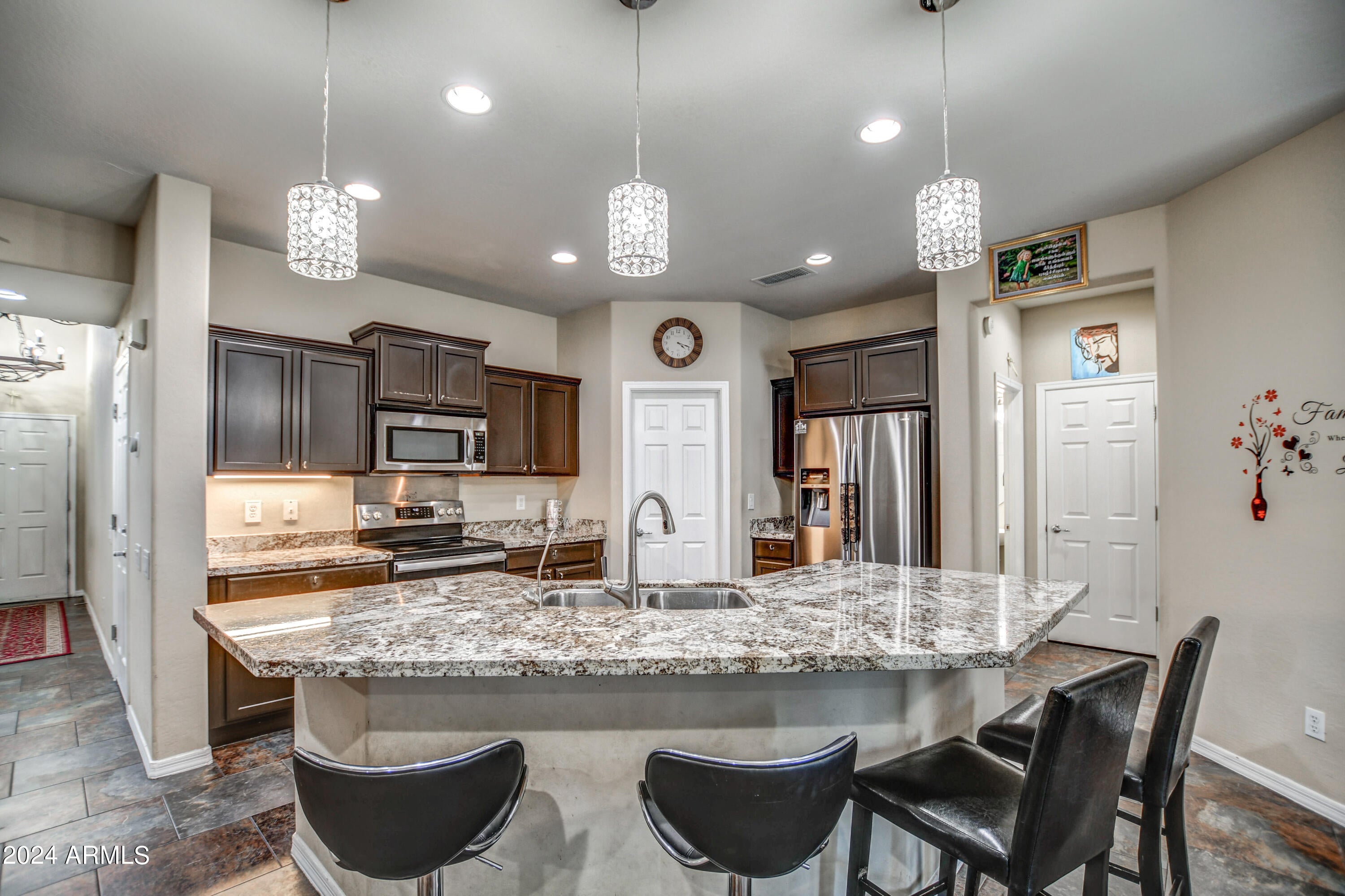 2015 W DAVIS Road
